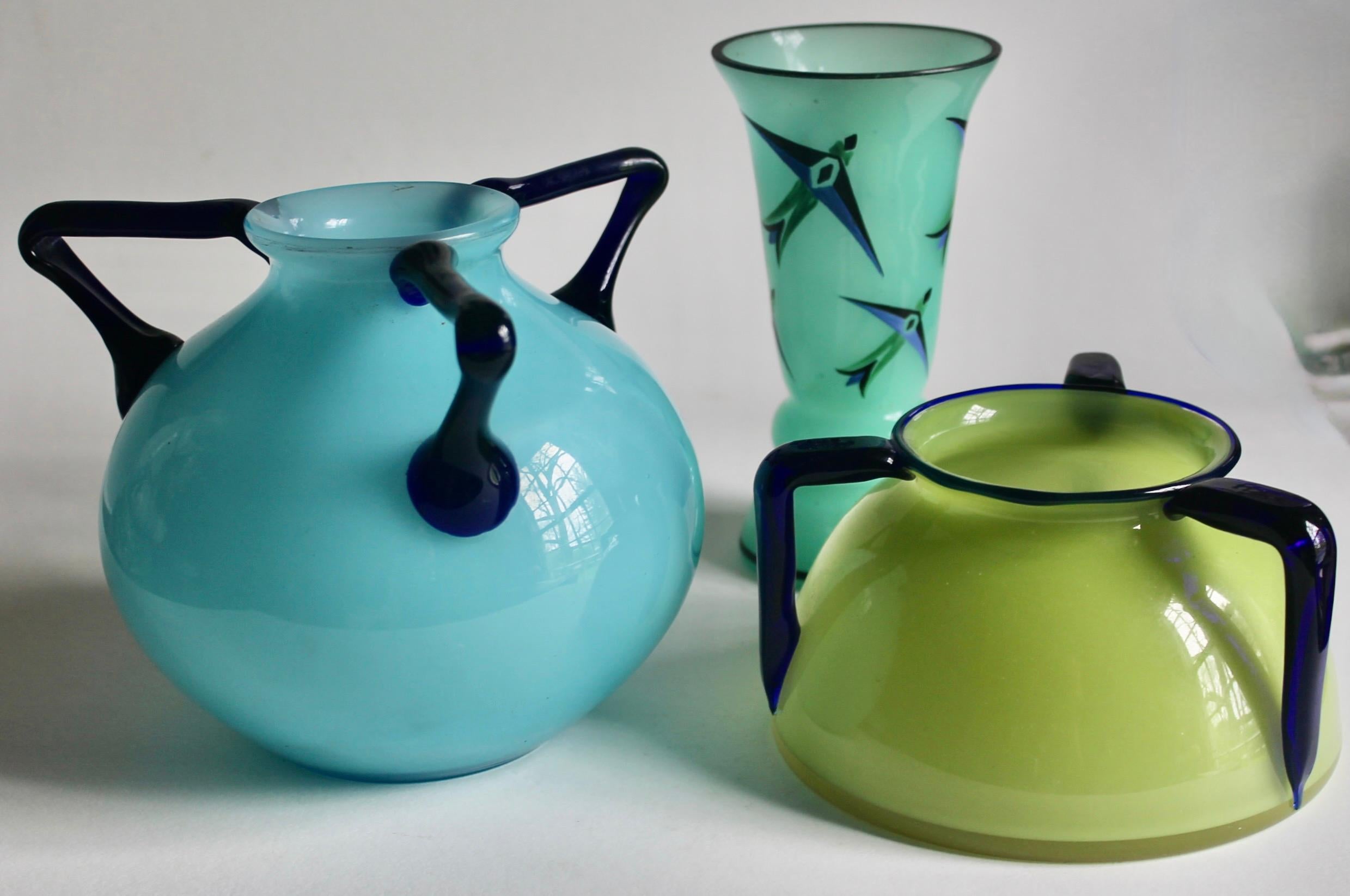 Tschechische Vasen aus „Tango-Glas“ nach Art von Michael Powolny und der Wiener Werkstatte  (Handgefertigt) im Angebot