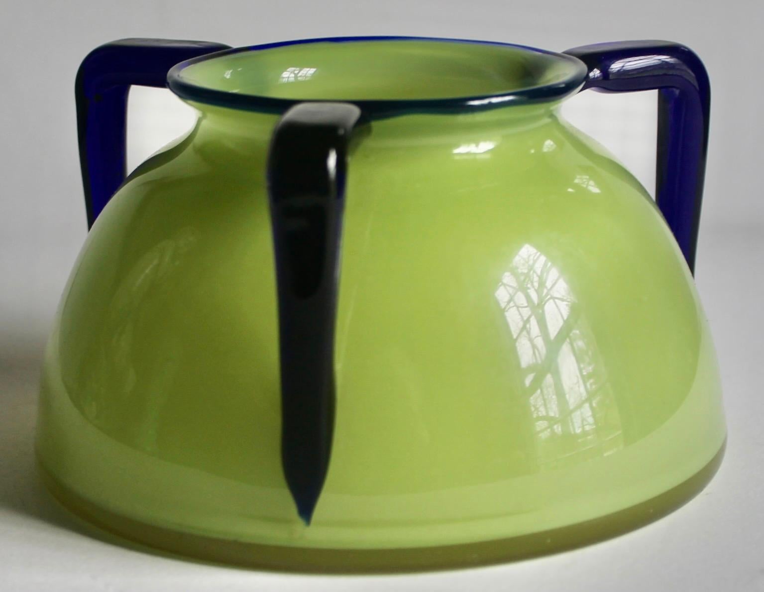 Tschechische Vasen aus „Tango-Glas“ nach Art von Michael Powolny und der Wiener Werkstatte  im Angebot 3
