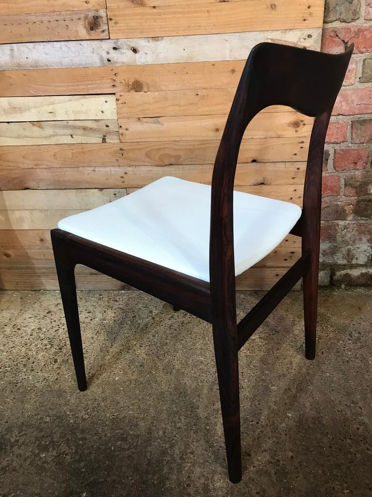 Vier Weinlese  1960 Retro Danish Moller Chairs Neu gepolstert in weißem Leder im Angebot 12