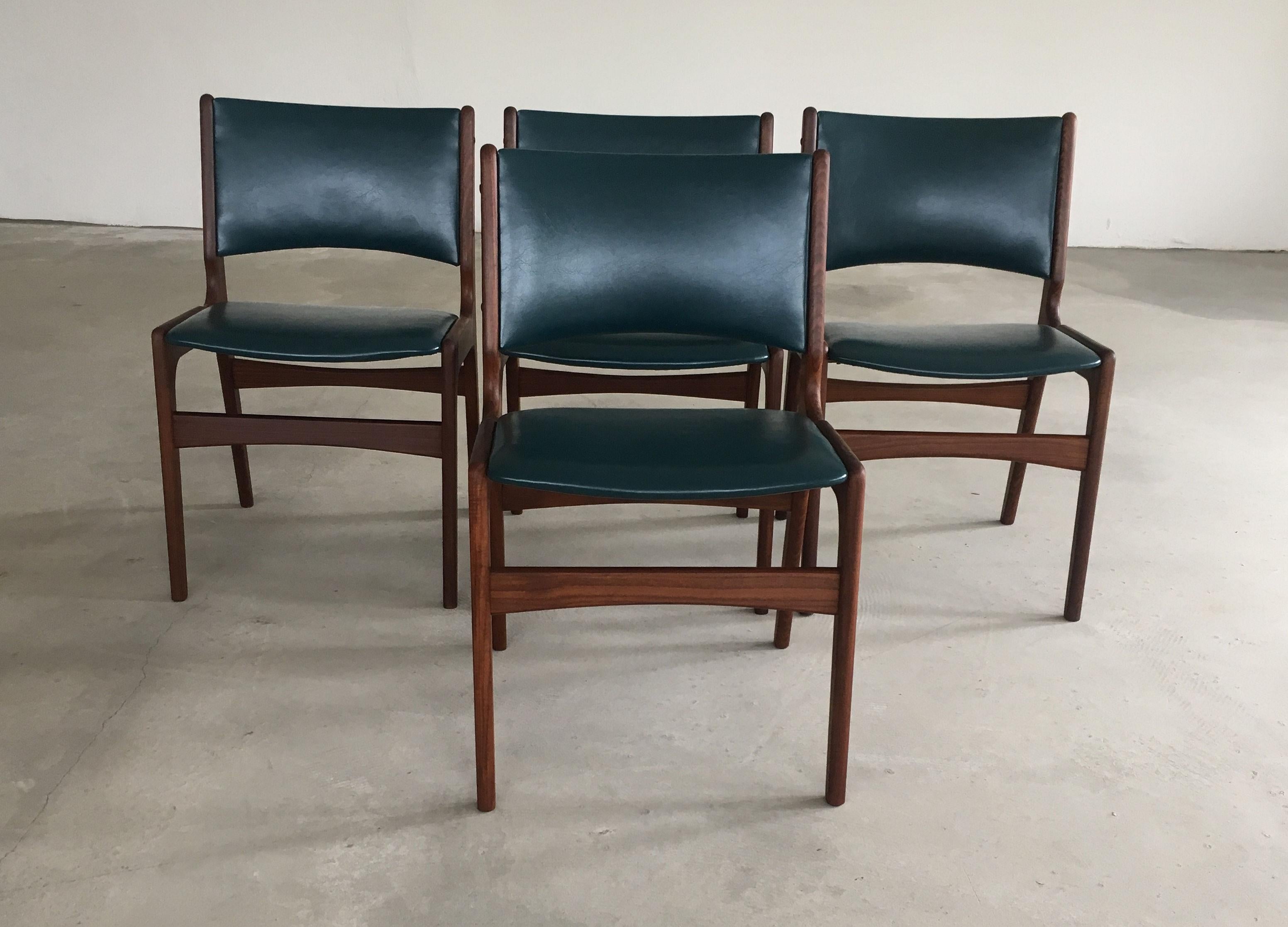 Four Danish Erik Buch dining chairs made by Oddense Maskinsnedkeri.

The chairs feature a solid teak frame and are as all of Erik Buchs chairs characterized by high-quality materials, solid craftsmanship, Scandinavian aesthetic and not least a