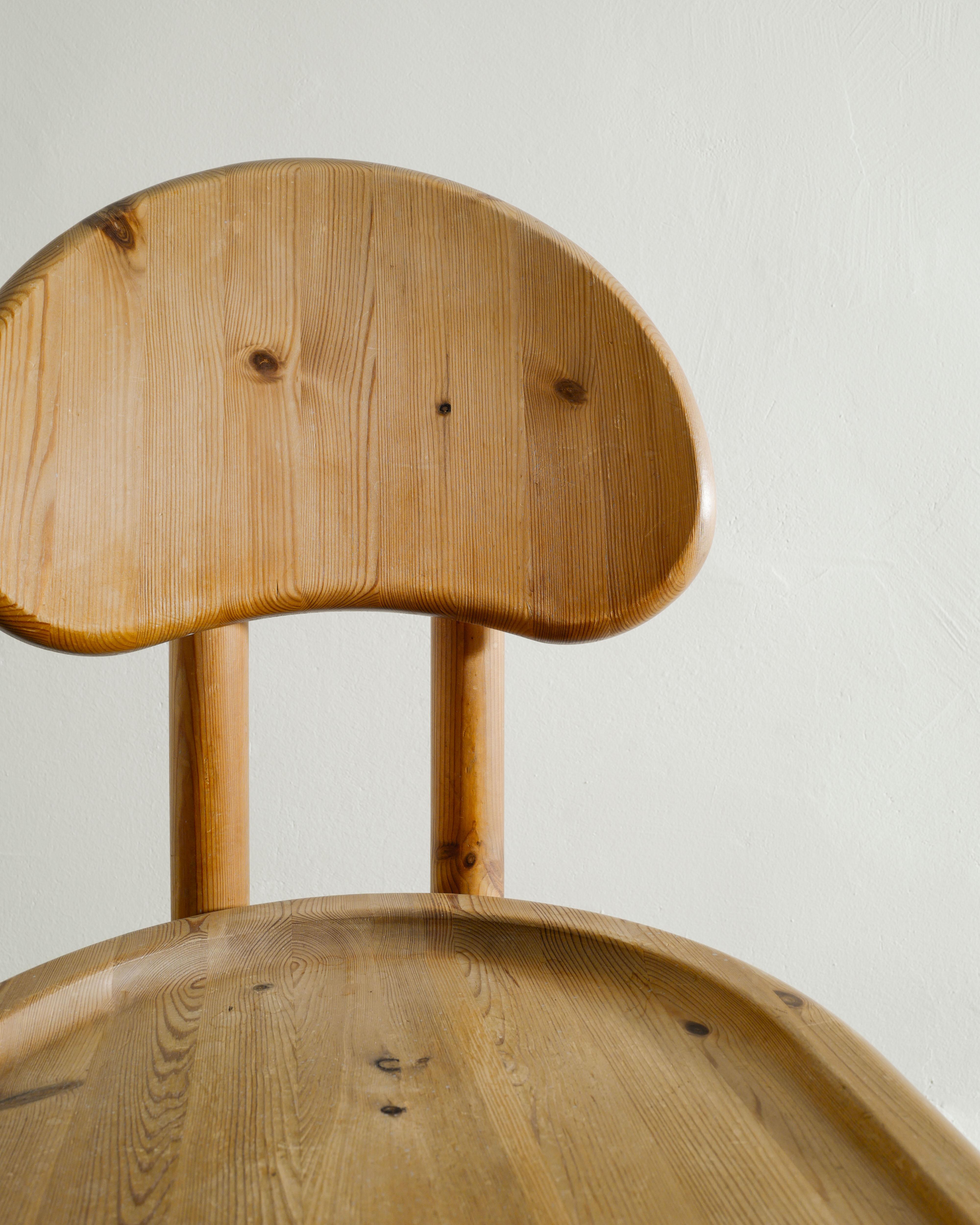 Pin Quatre chaises de salle à manger danoises du milieu du siècle en pin par Rainer Daumiller, 1970 en vente