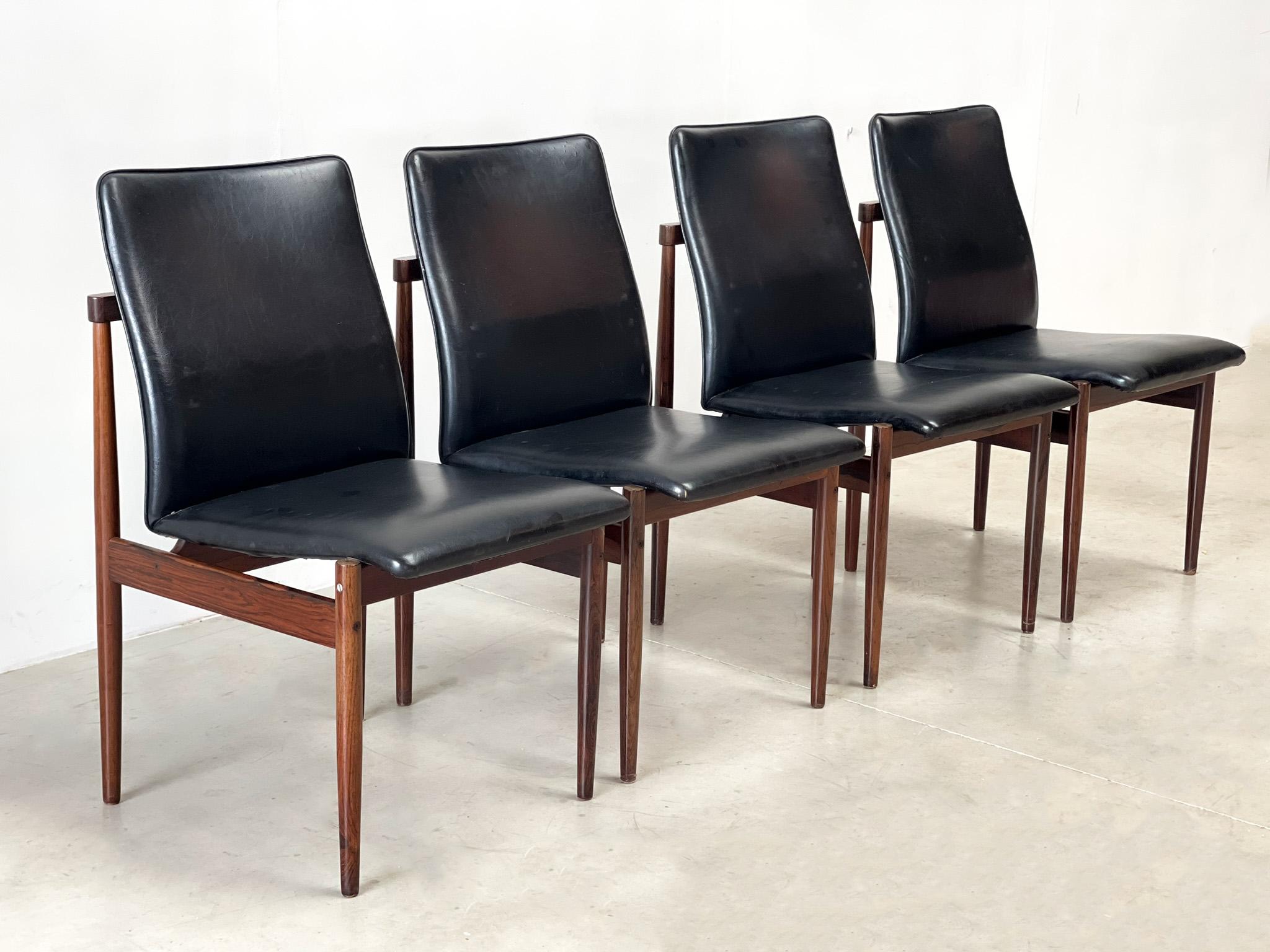 Set of four dining chairs by danish designer Inger Klingenberg and manufactured by Fristho Franeker, Holland 1960.

The cushions have been reupholstred in a black leather. The rosewood frame is in very good condition.

 

Measurements: 

Width: