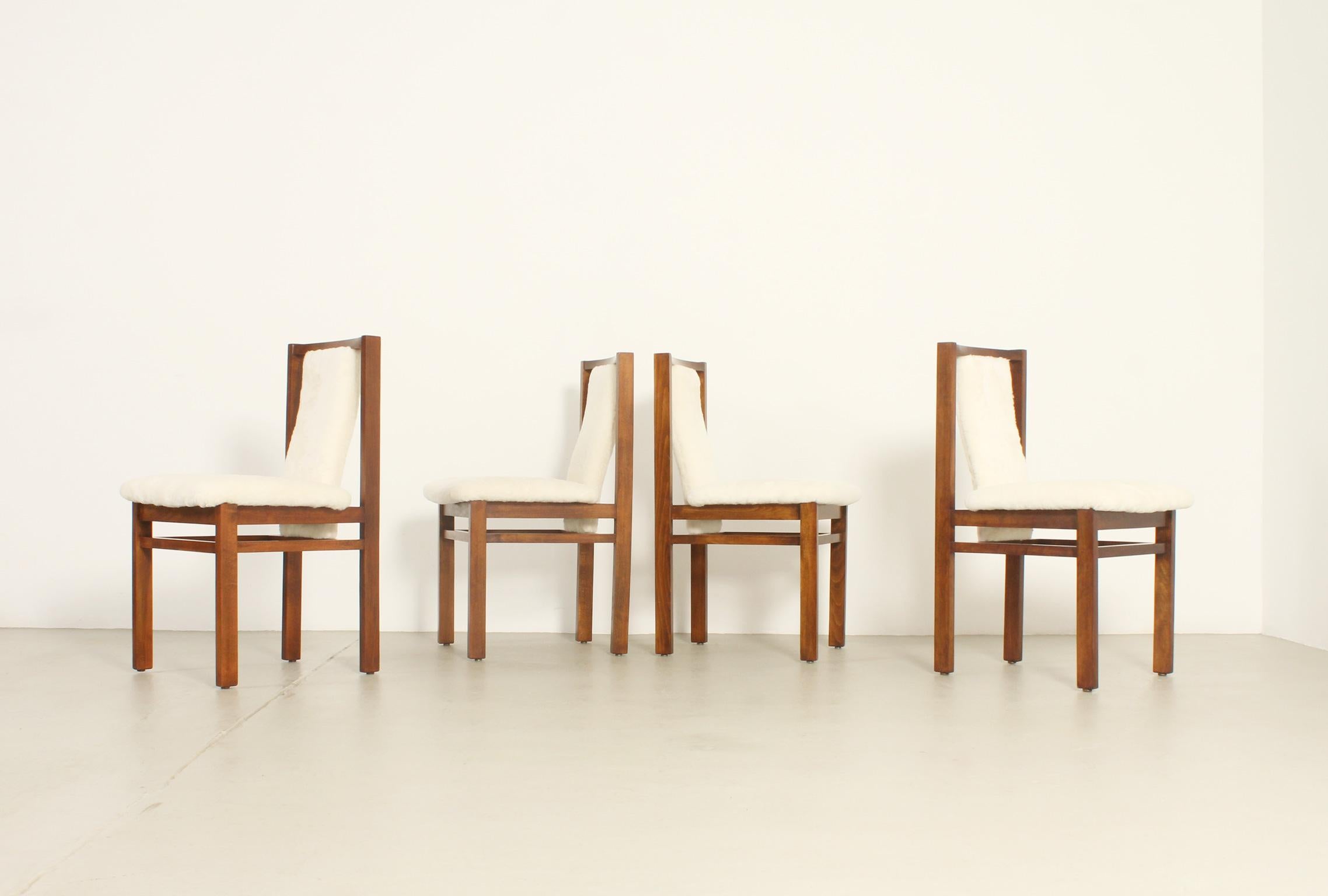 Four Dining Chairs by Jordi Vilanova in Oak Wood and Sheepskin, Spain, 1960's For Sale 6