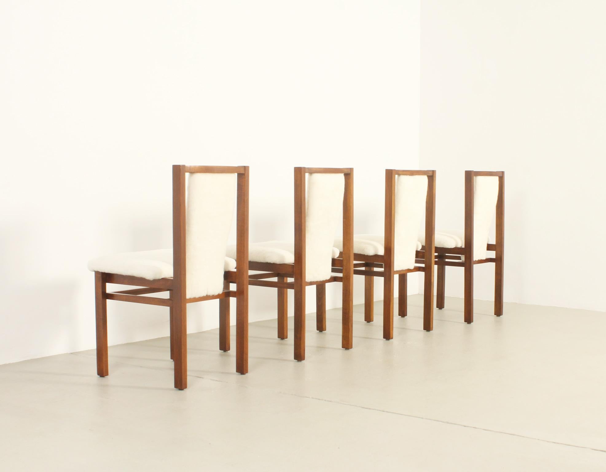 Four Dining Chairs by Jordi Vilanova in Oak Wood and Sheepskin, Spain, 1960's For Sale 8