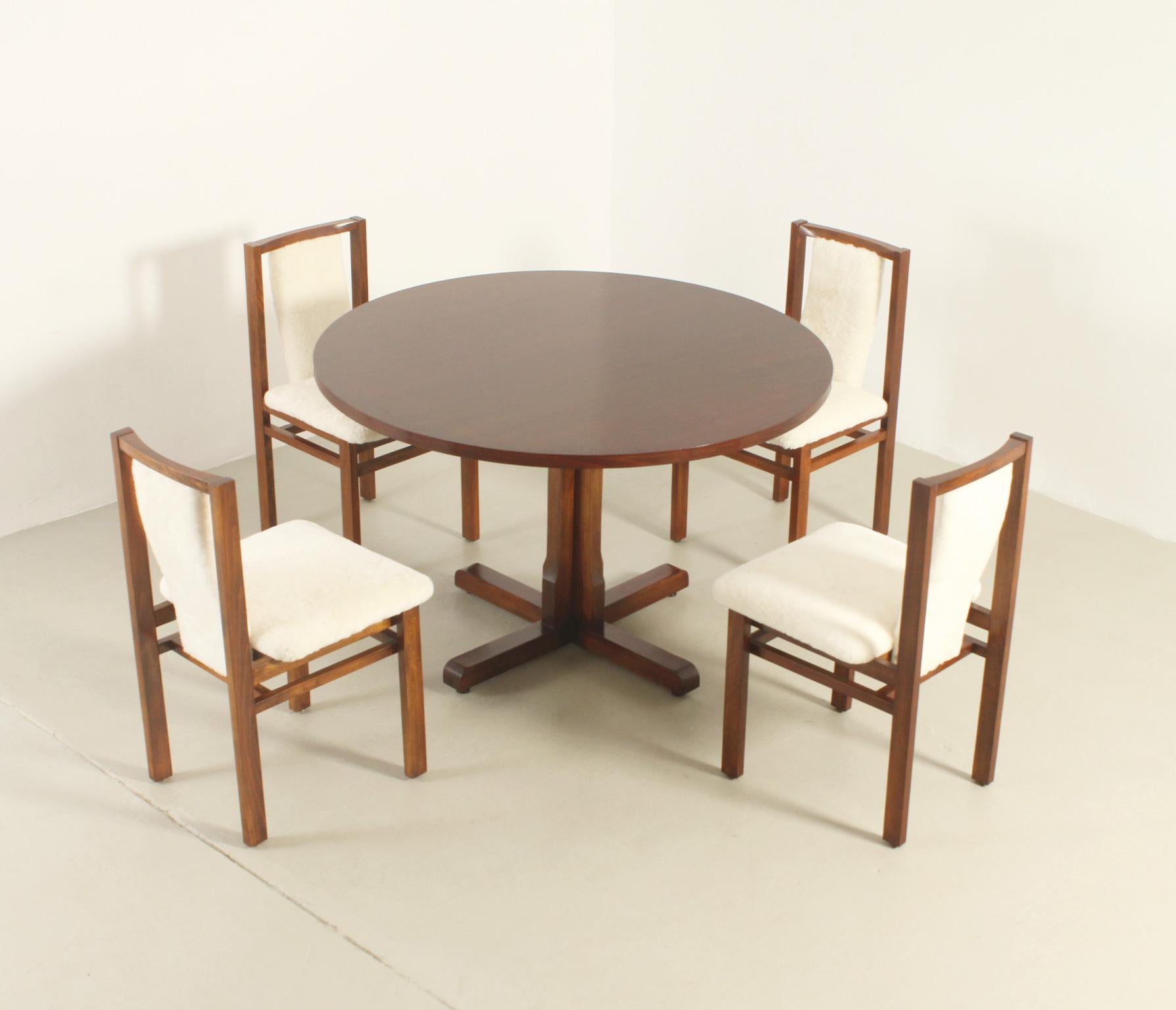Four Dining Chairs by Jordi Vilanova in Oak Wood and Sheepskin, Spain, 1960's For Sale 9