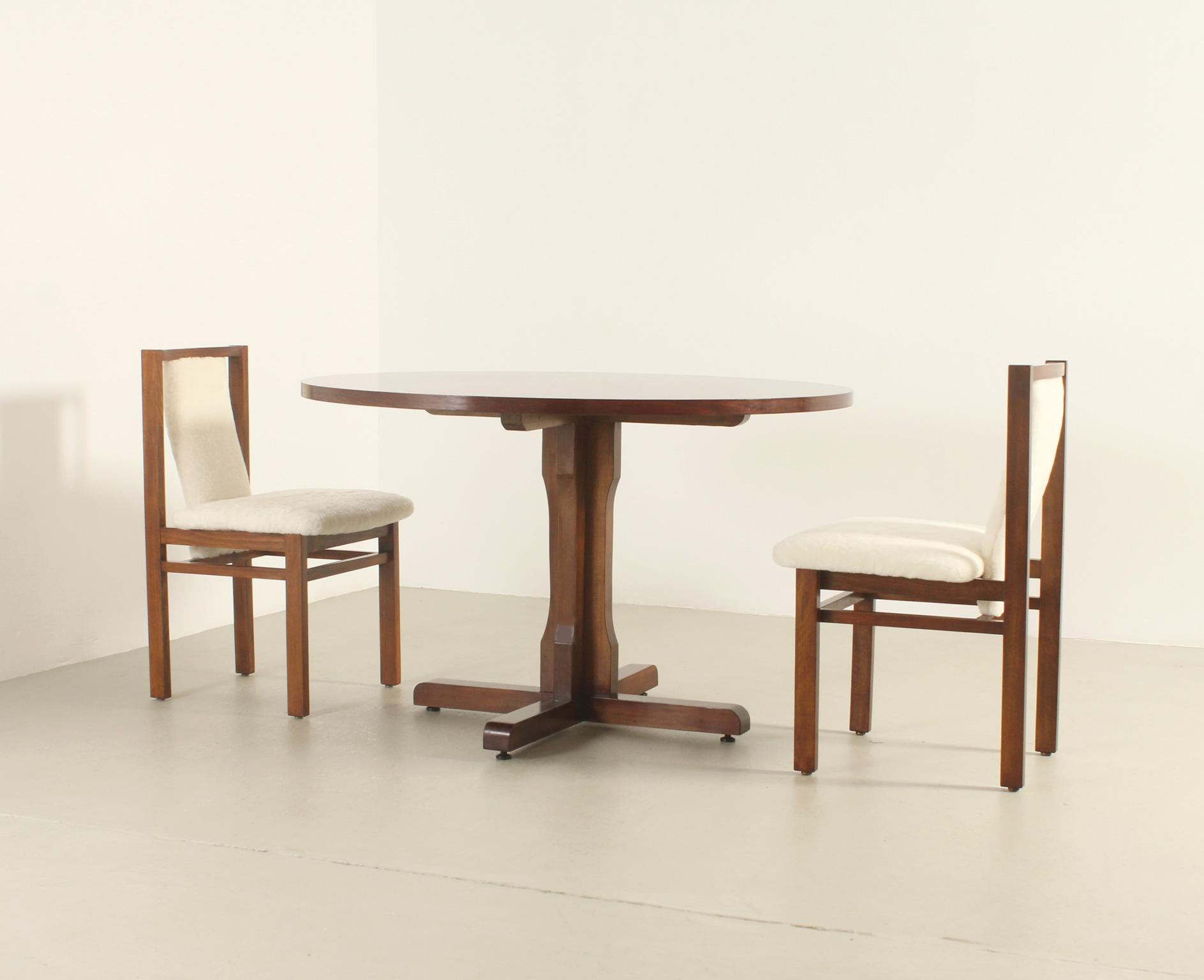 Four Dining Chairs by Jordi Vilanova in Oak Wood and Sheepskin, Spain, 1960's For Sale 2