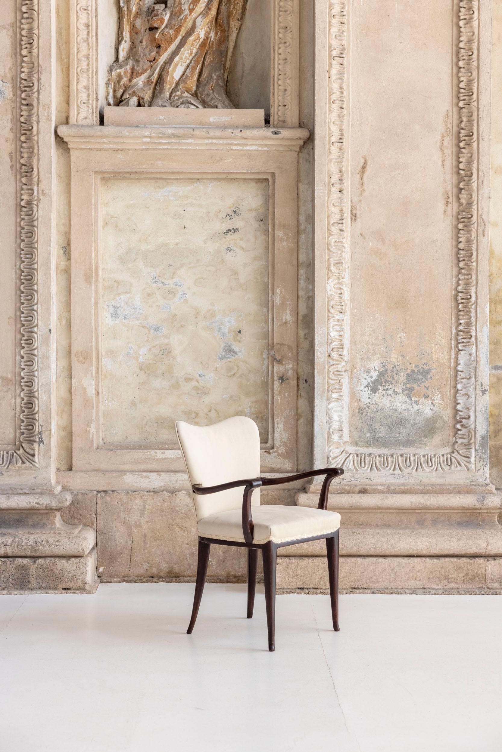 Four dining chairs by Osvaldo Borsani for Arredamenti Borsani. published In Excellent Condition For Sale In Piacenza, Italy