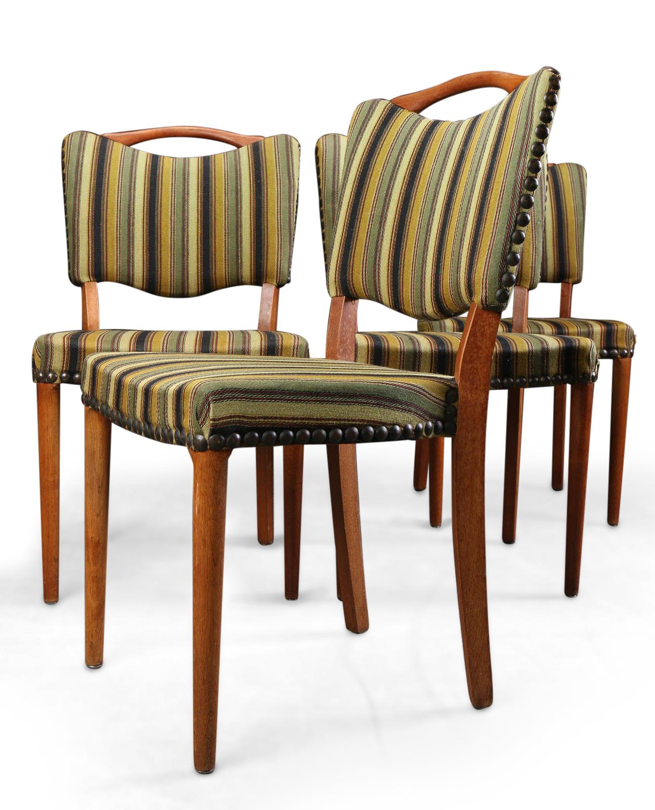 Four Dining Chairs In Good Condition For Sale In Paris, FR