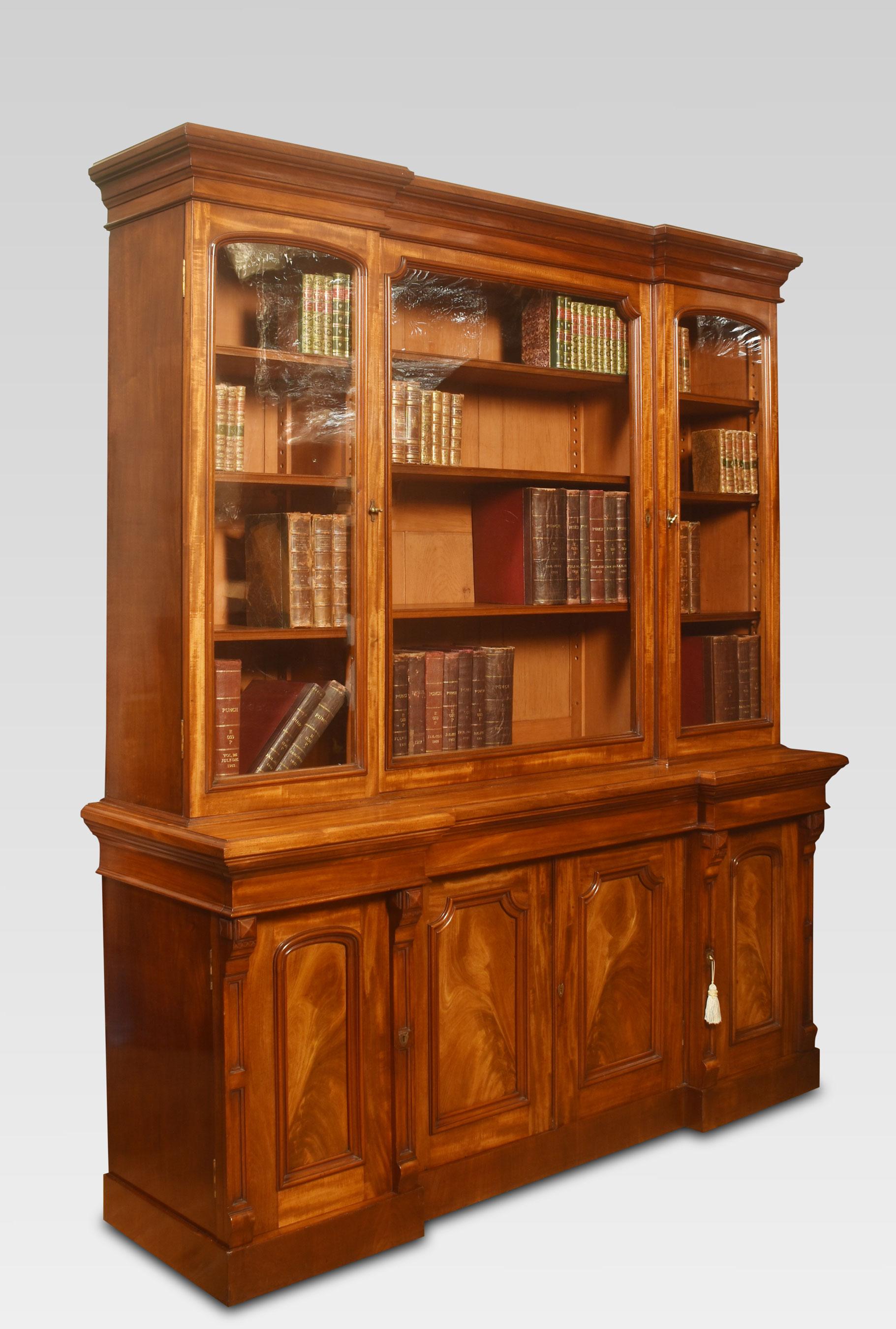 Four Door Breakfront Library Bookcase In Good Condition For Sale In Cheshire, GB