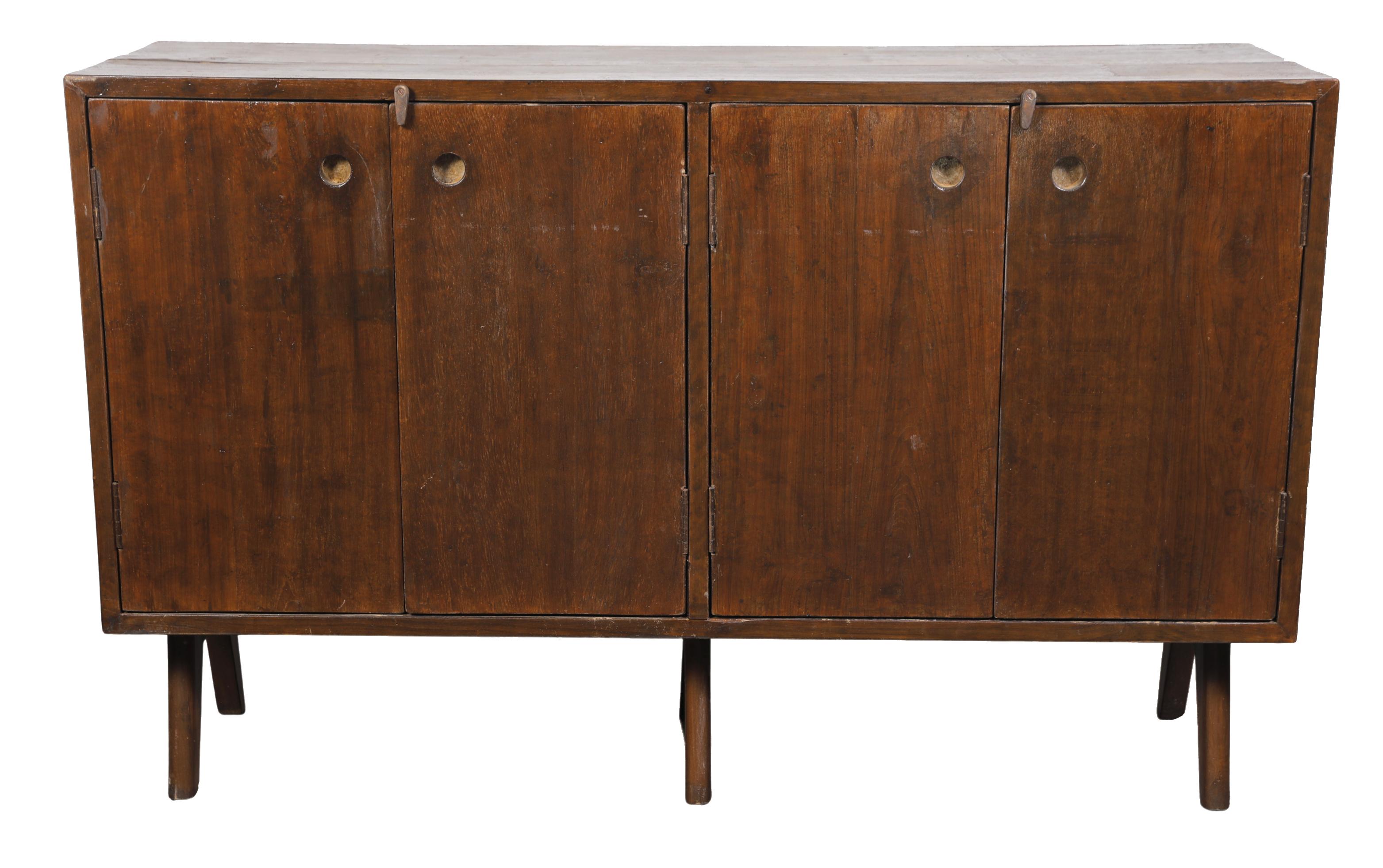 Mid-Century moderno Armadio/dispensa a quattro ante Pierre Jeanneret PJ-R-14-A in vendita