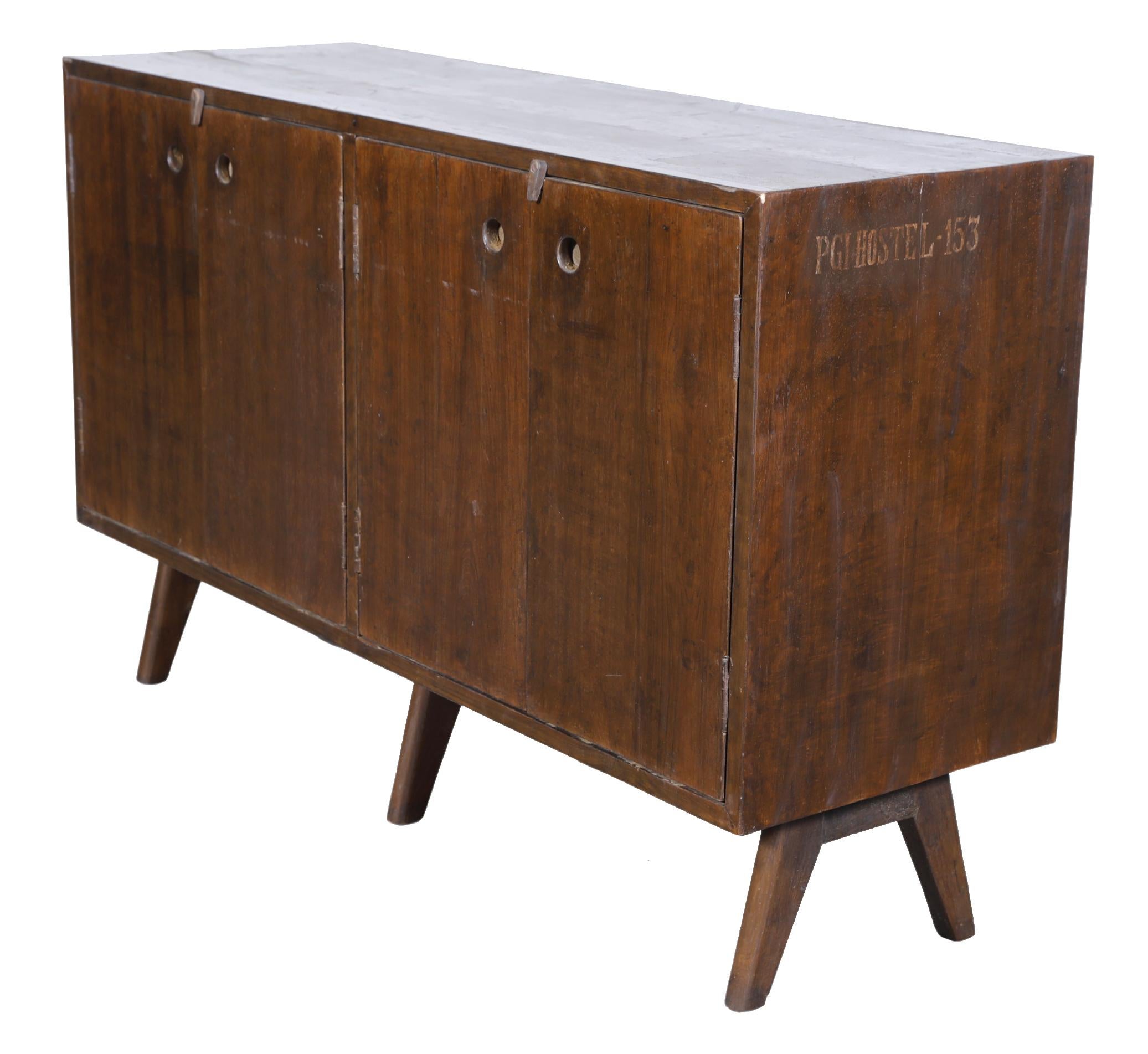 Teak Armadio/dispensa a quattro ante Pierre Jeanneret PJ-R-14-A in vendita