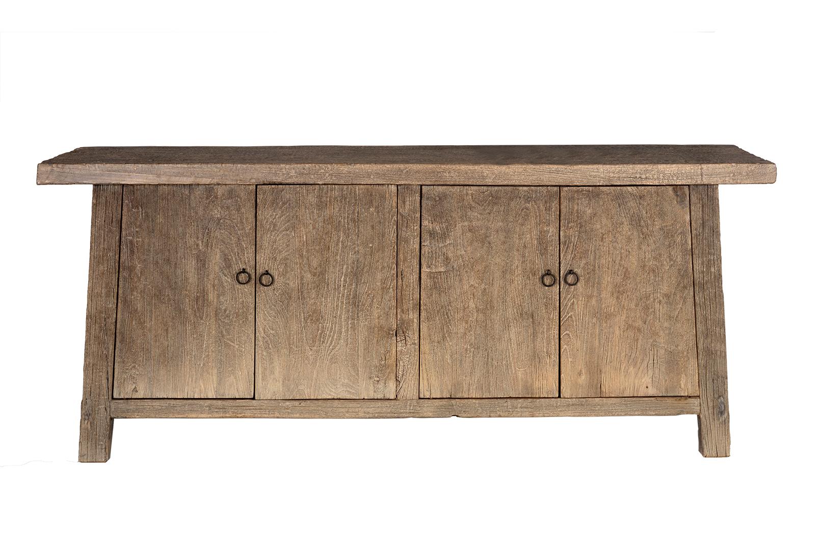 This one-of-a-kind furniture piece is part of Brendan Bass’s Le Monde Collection, a curated selection of rare and collectible furniture. Le Monde, meaning “The World” in French, features vintage-inspired and modern furniture, including tables,