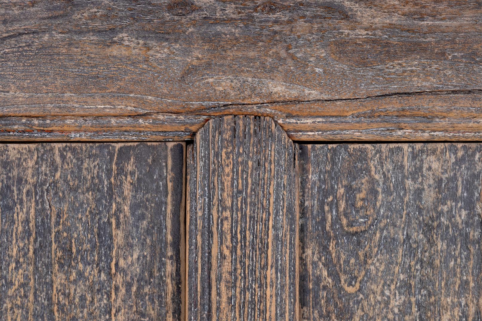 Bois Serveur à quatre portes en orme récupéré patine originale en vente