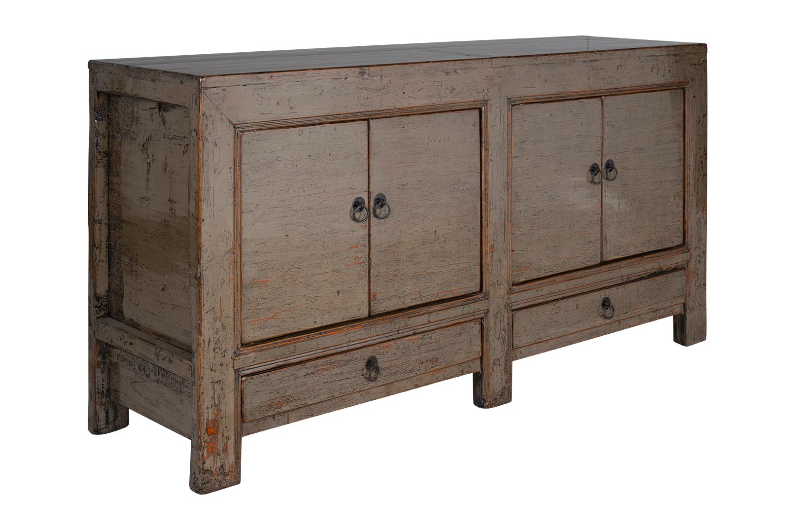 Servidor de cuatro puertas y dos cajones en pintura original lacada patinada Lacado en venta