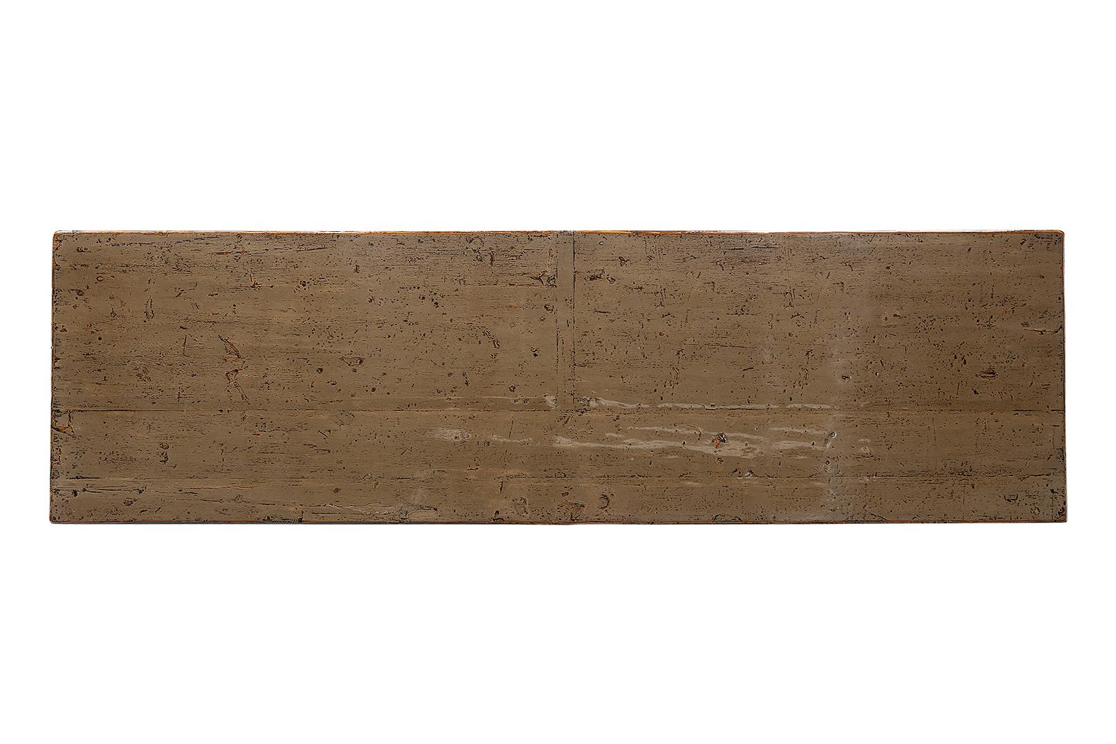 Servidor de cuatro puertas y dos cajones en pintura original lacada patinada en venta 2