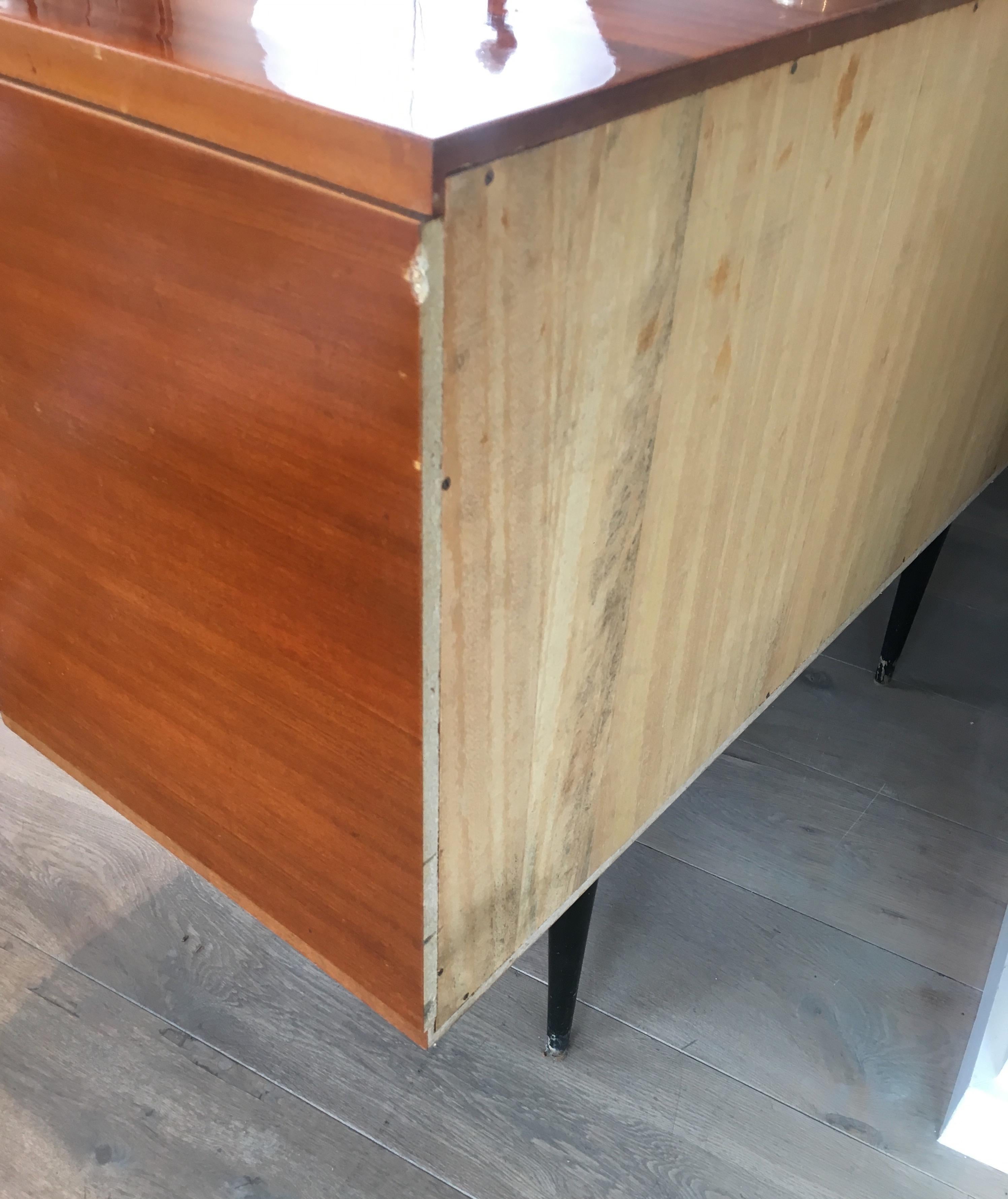 Credenza a quattro ante Sapelli in mogano e sicamore, Italia, 1960 circa in vendita 9