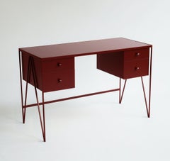 Bureau d'étude à quatre tiroirs en betterave avec plateau en linoléum - personnalisable