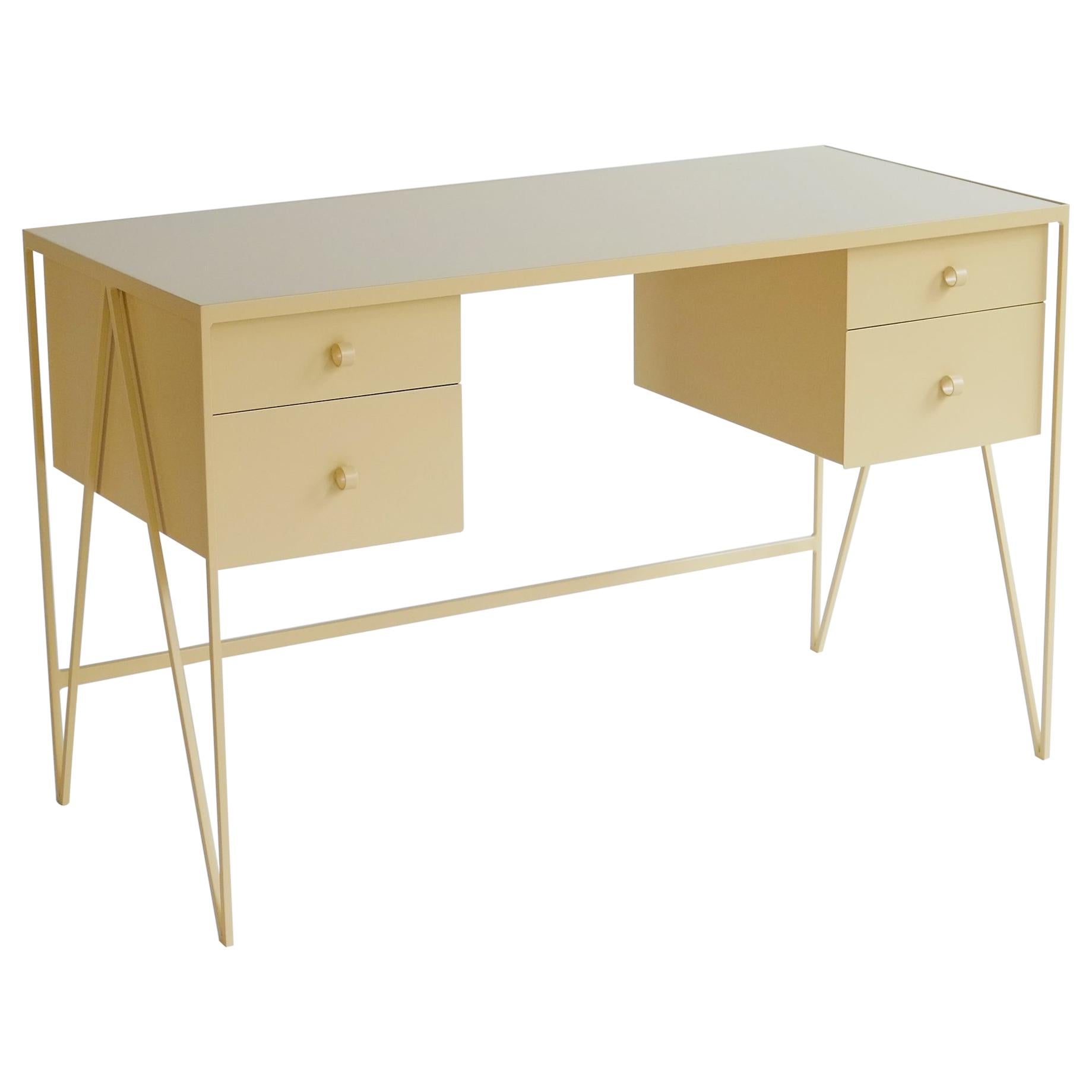 Vier Schubladen-Schreibtisch aus Butternussholz mit Linoleum-Platte, cremefarbener Schreibtisch – anpassbar im Angebot
