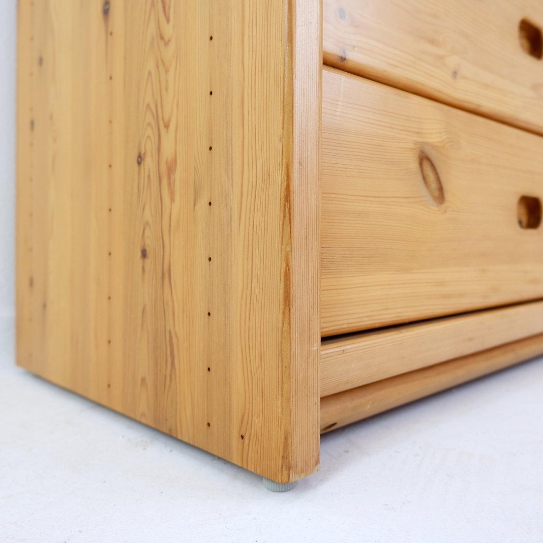 Cassettiera a quattro cassetti in pino massiccio - Stile Charlotte Perriand in vendita 6