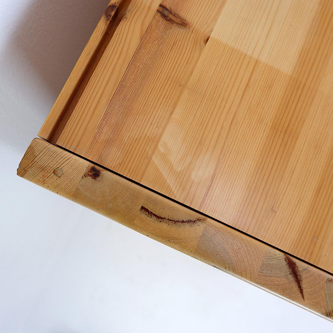 Legno Cassettiera a quattro cassetti in pino massiccio - Stile Charlotte Perriand in vendita