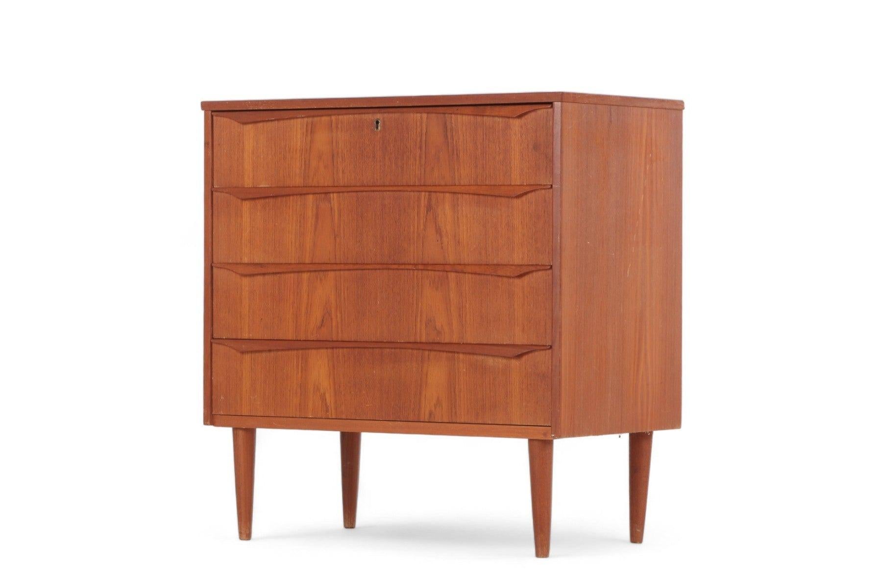 Danese Cassettiera Gentlemans a quattro cassetti con tiretto a scomparsa in teak in vendita