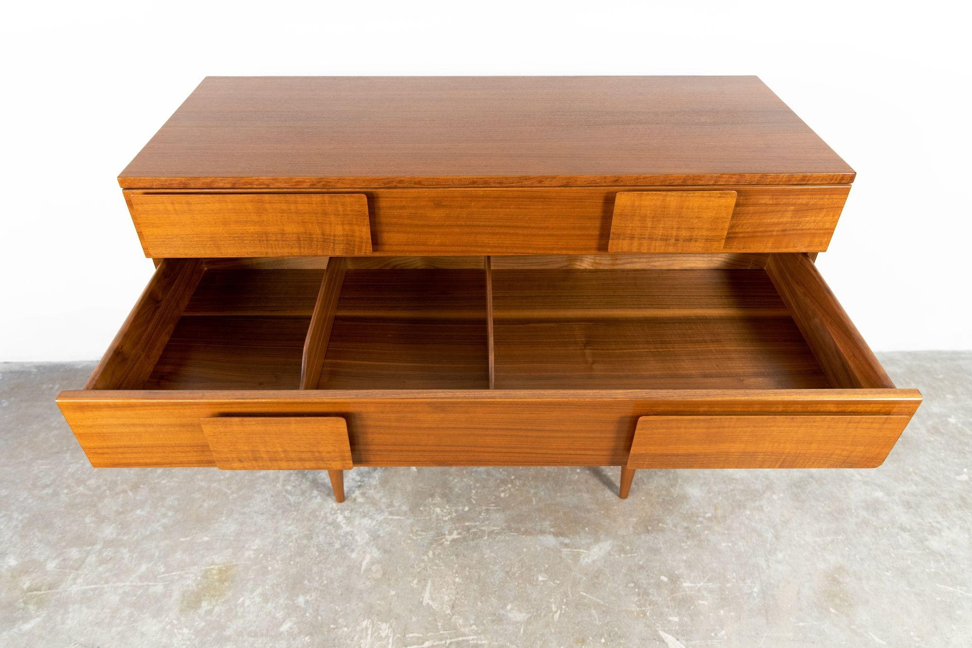 Four Drawer Dresser by Gio Ponti for Singer & Sons For Sale 2