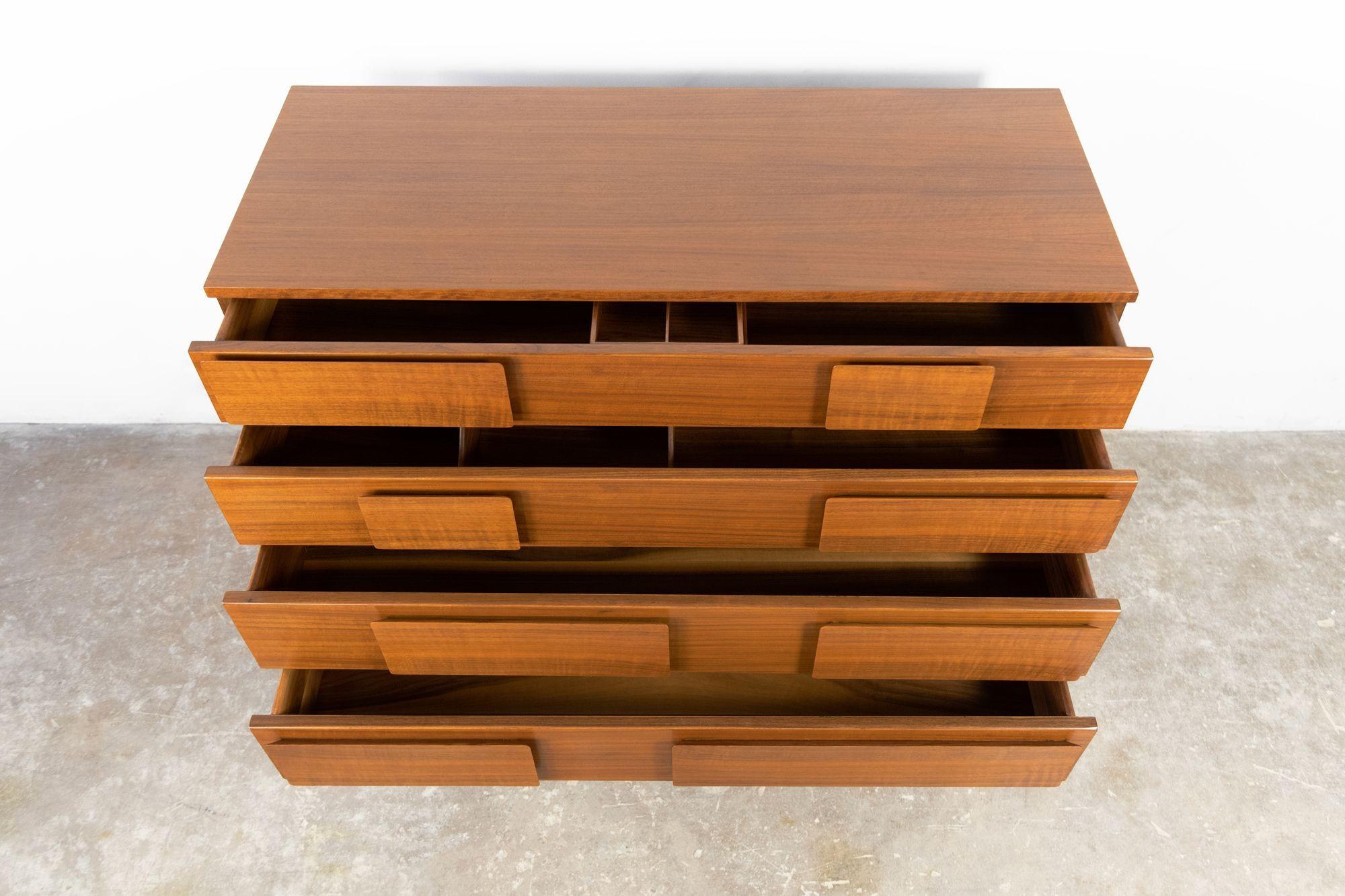 Four Drawer Dresser by Gio Ponti for Singer & Sons In Excellent Condition For Sale In Dallas, TX