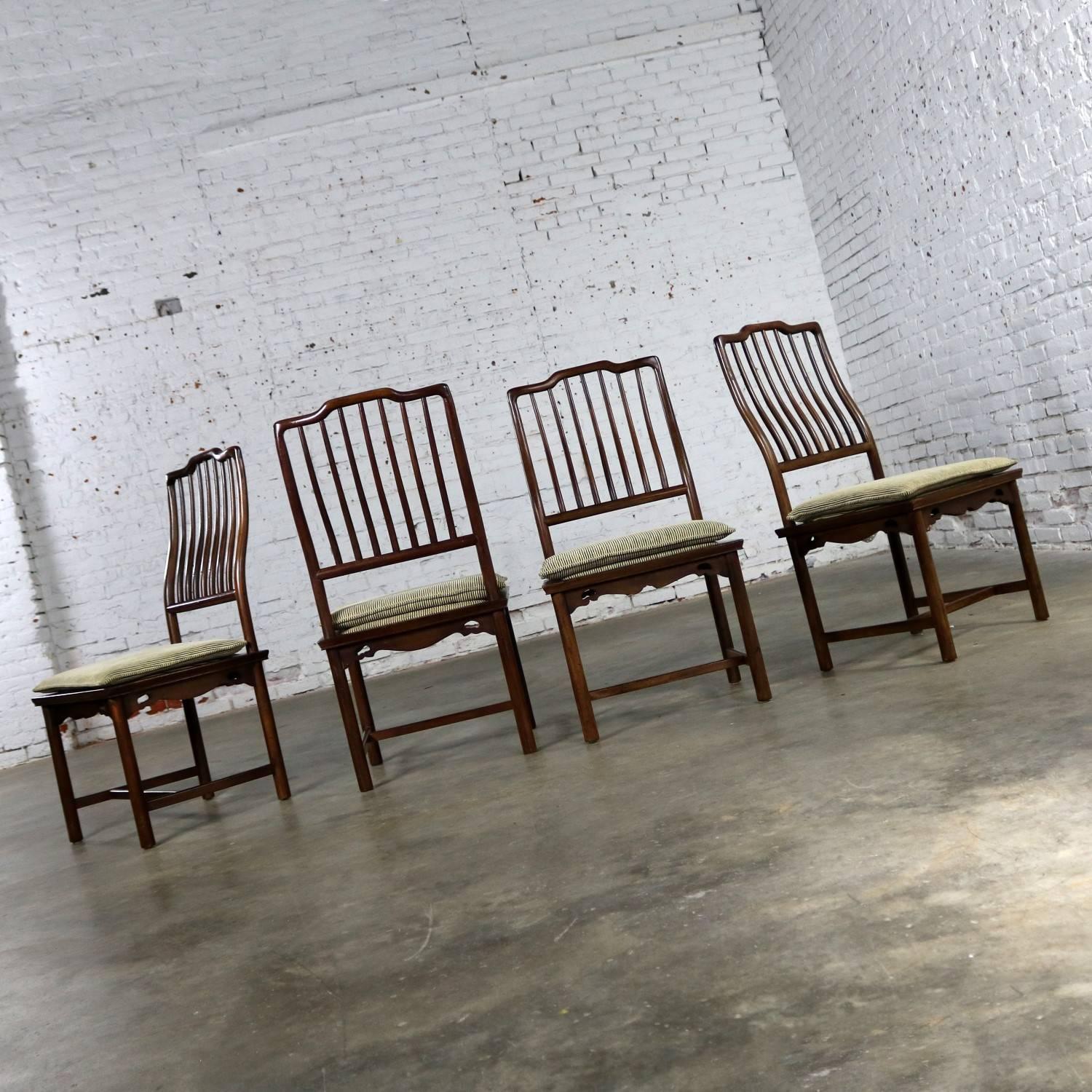Vier Drexel Heritage Chinoiserie-Esszimmerstühle im Ming-Stil mit Spindelrückenlehne (amerikanisch) im Angebot