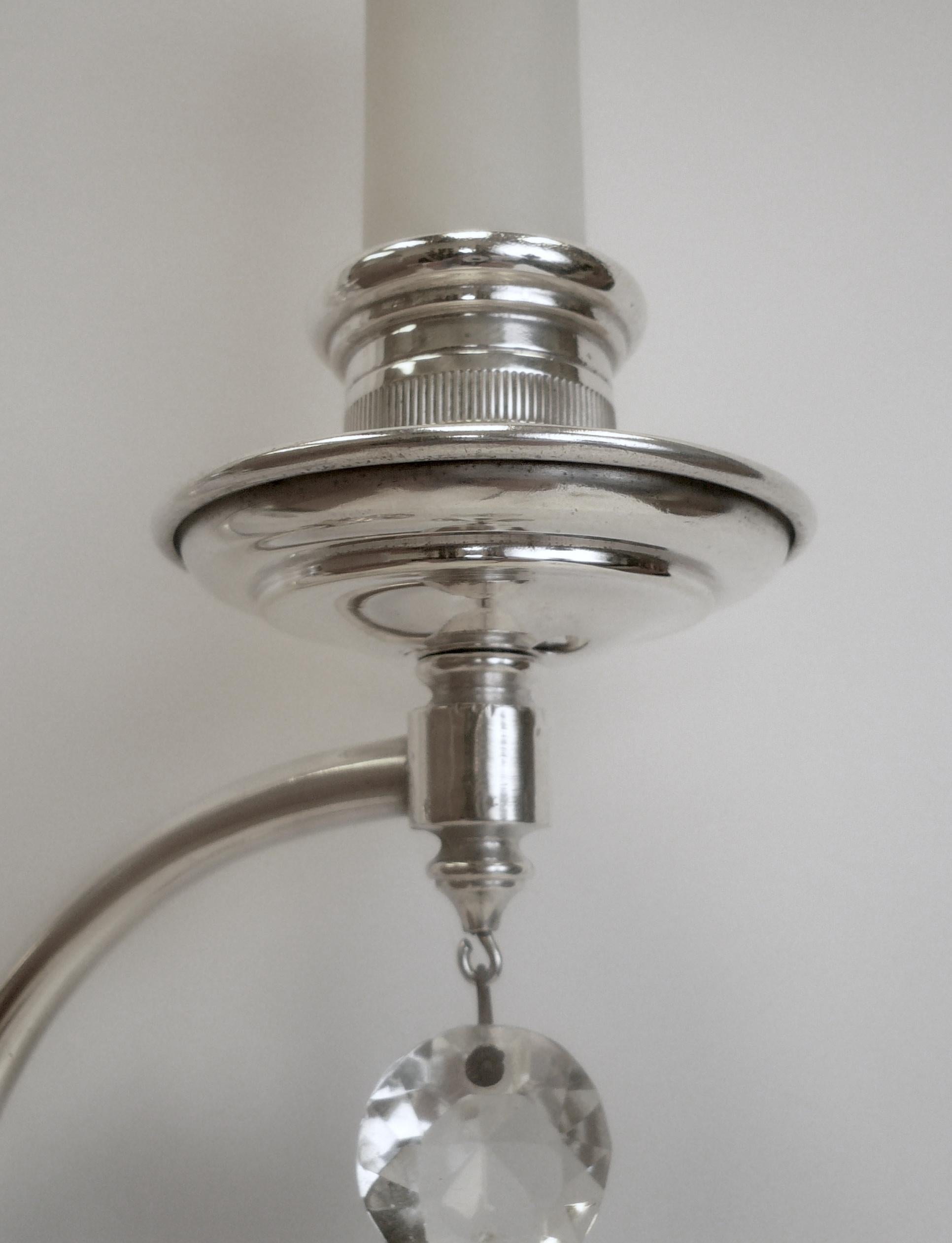 Coppia E. F. A Caldwell, bronzo placcato in argento, due lampade a luce fissa in vendita 2