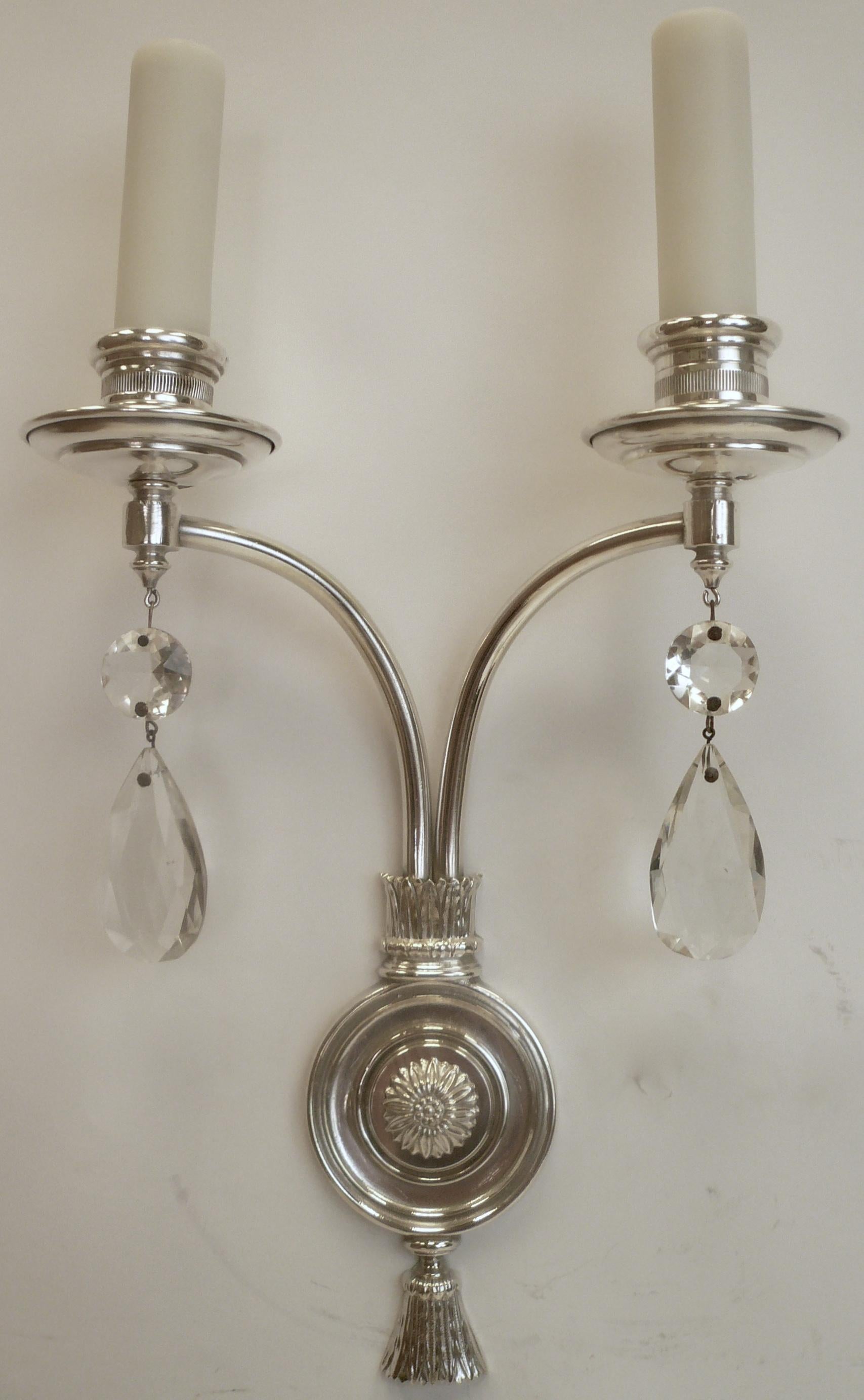 Argentato Coppia E. F. A Caldwell, bronzo placcato in argento, due lampade a luce fissa in vendita