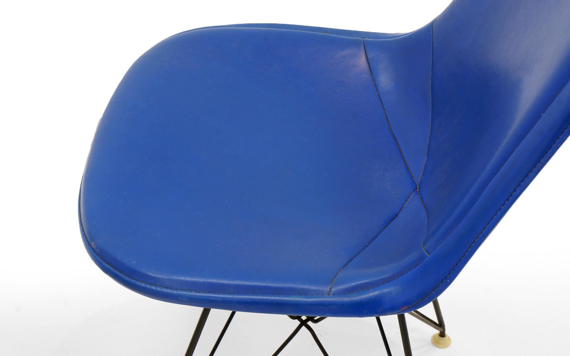 Four Eames Black Wire DKR Dining Chairs, Eiffel Tower Bases, Blue Bikini Covers In Good Condition In Kansas City, MO