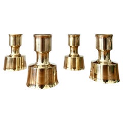 Cuatro candeleros antiguos de latón Jens Quistgaard para Dansk, fabricados en Finlandia