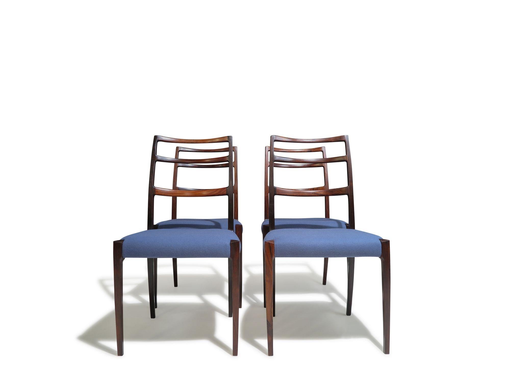 Quatre élégantes chaises de salle à manger danoises à haut dossier en bois de rose brésilien en vente 5