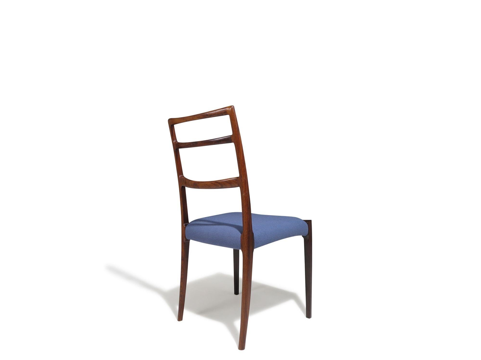 Danois Quatre élégantes chaises de salle à manger danoises à haut dossier en bois de rose brésilien en vente