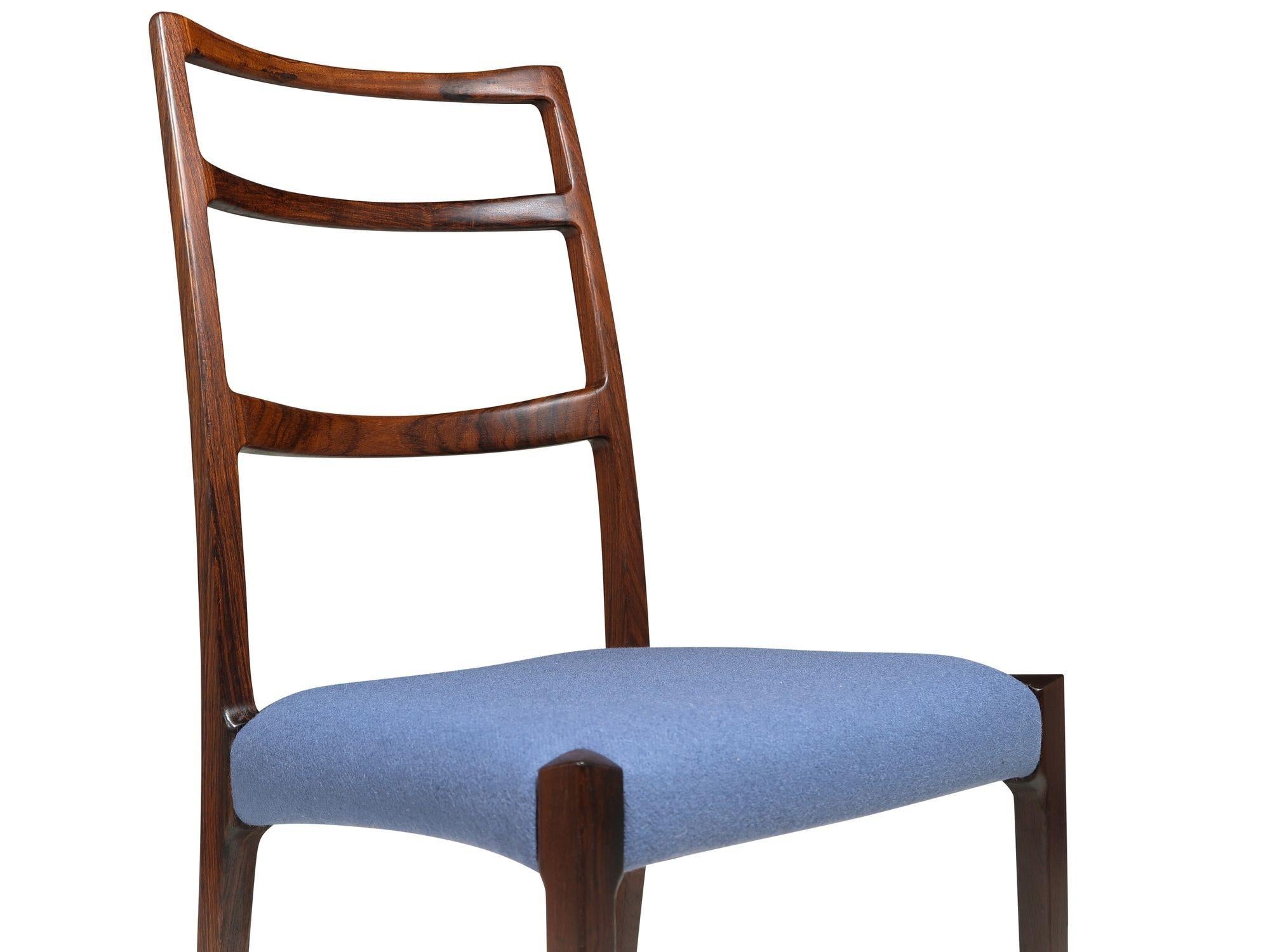 Quatre élégantes chaises de salle à manger danoises à haut dossier en bois de rose brésilien Excellent état - En vente à Oakland, CA