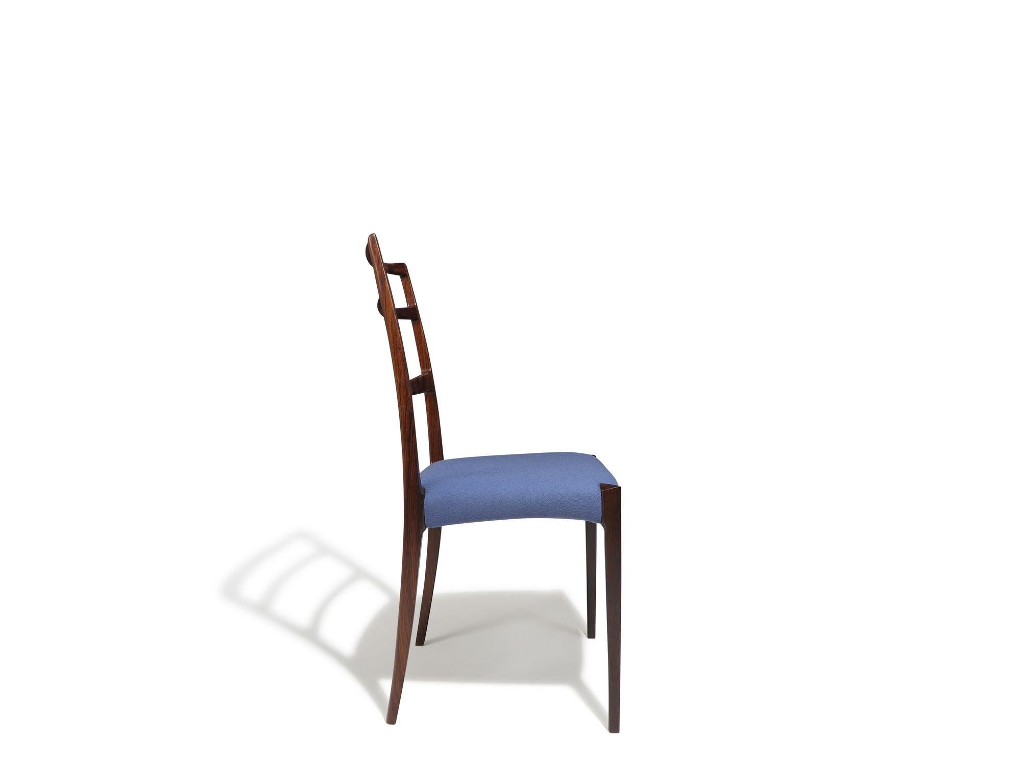 Quatre élégantes chaises de salle à manger danoises à haut dossier en bois de rose brésilien en vente 1