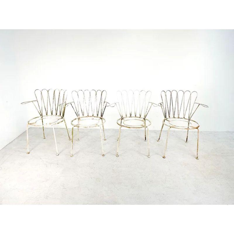 Set of four Midcentury rustic cast iron garden chairs in white.  In Fair Condition In Nijlen, VAN