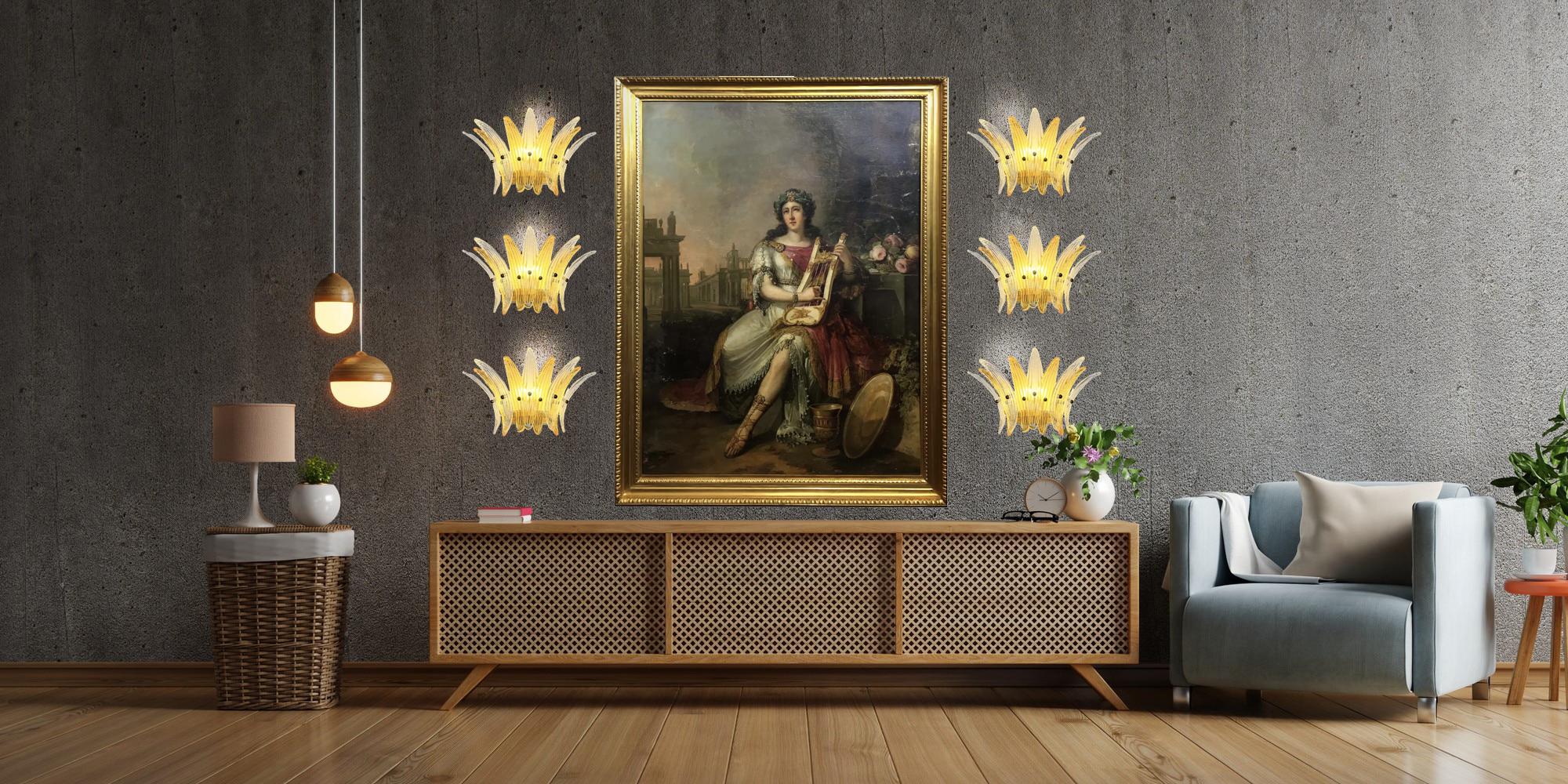 Set di quattro appliques. 100% FATTE A MANO A MURANO. Le applicazioni sono realizzate con 9 palmette in vetro fumé di Murano fatte a mano, ognuna in una solida cornice di metallo verniciato in oro e ottone.
Periodo: fine del XX secolo
Dimensioni: