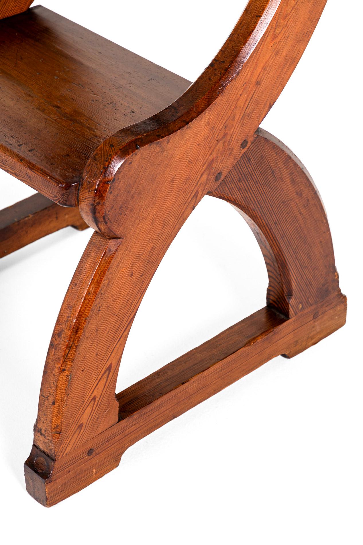 Quatre chaises d'autel en pin anglais de style néo-gothique en vente 2