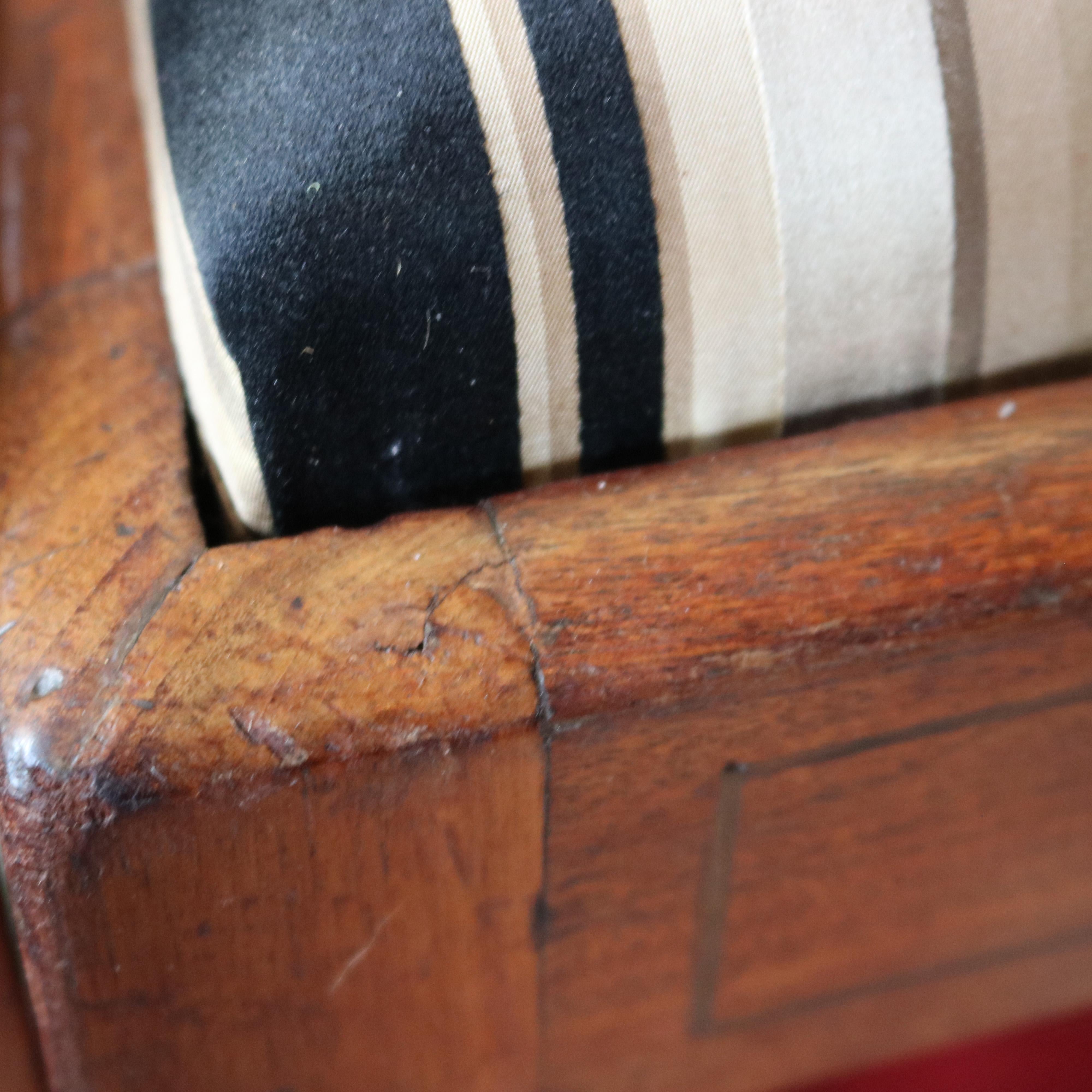 Quatre chaises de salle à manger de style English Regency à dossier plat et incrustation d'ébène, vers 1830 en vente 5