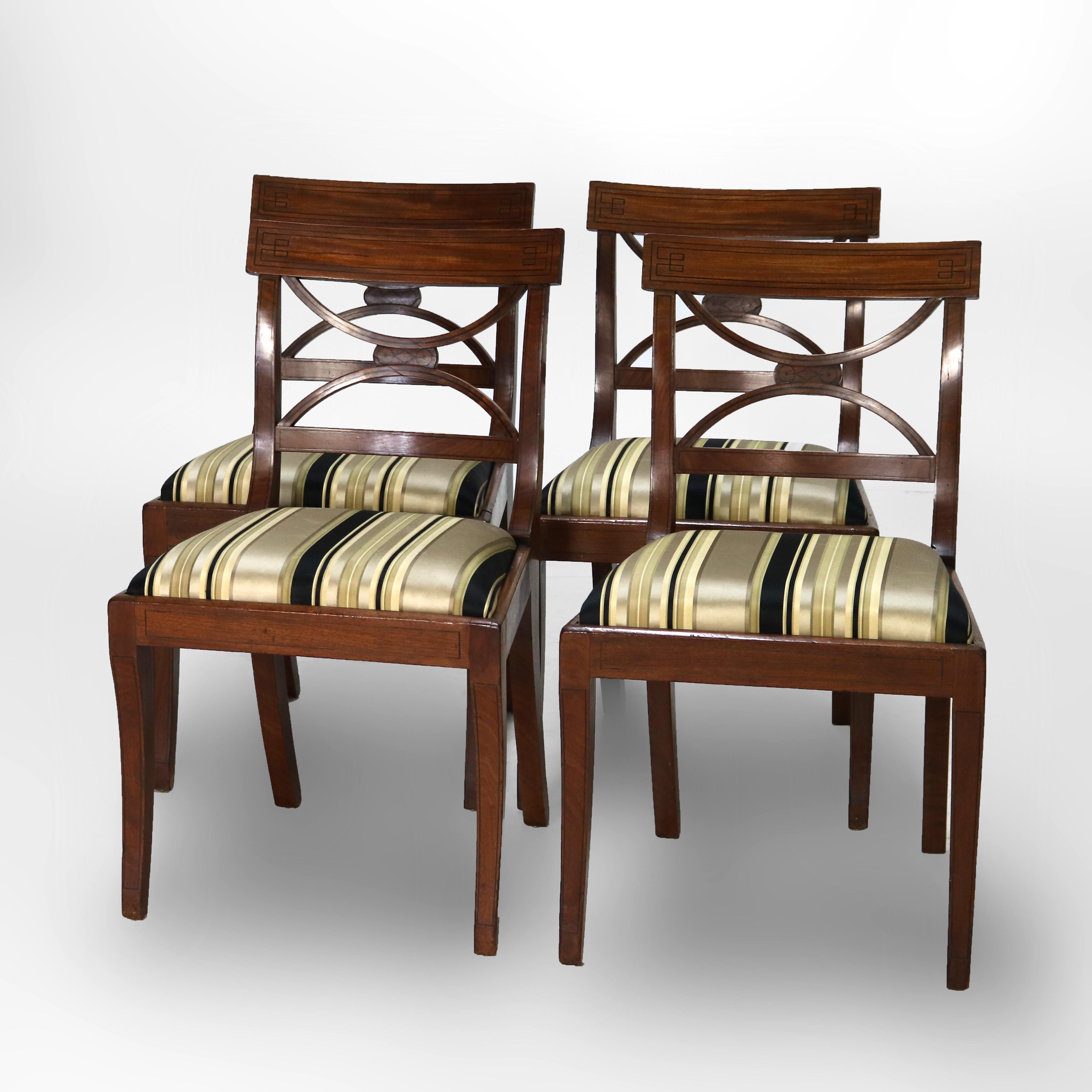 Quatre chaises de salle à manger de style English Regency à dossier plat et incrustation d'ébène, vers 1830

Mesures - 34 