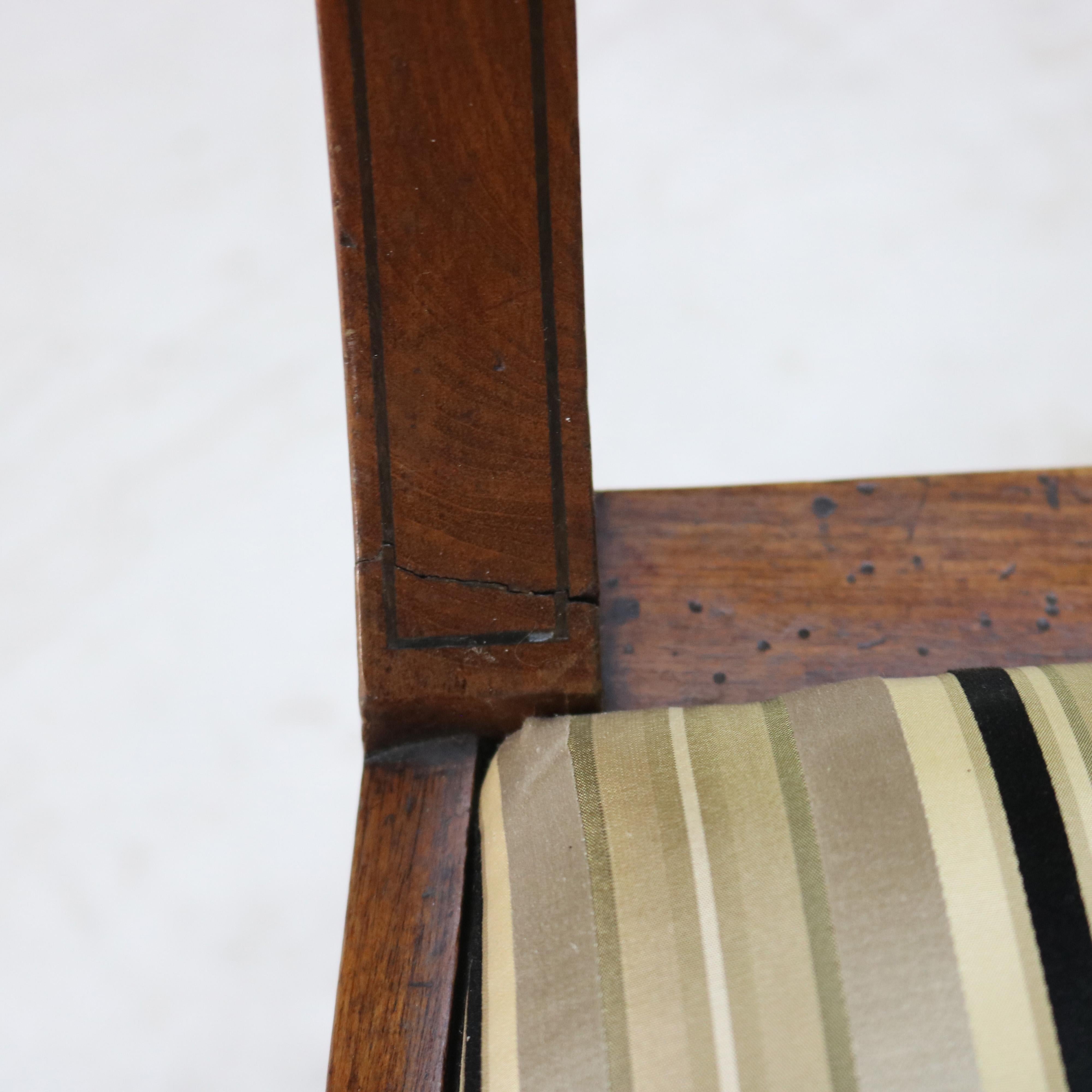 Quatre chaises de salle à manger de style English Regency à dossier plat et incrustation d'ébène, vers 1830 en vente 3