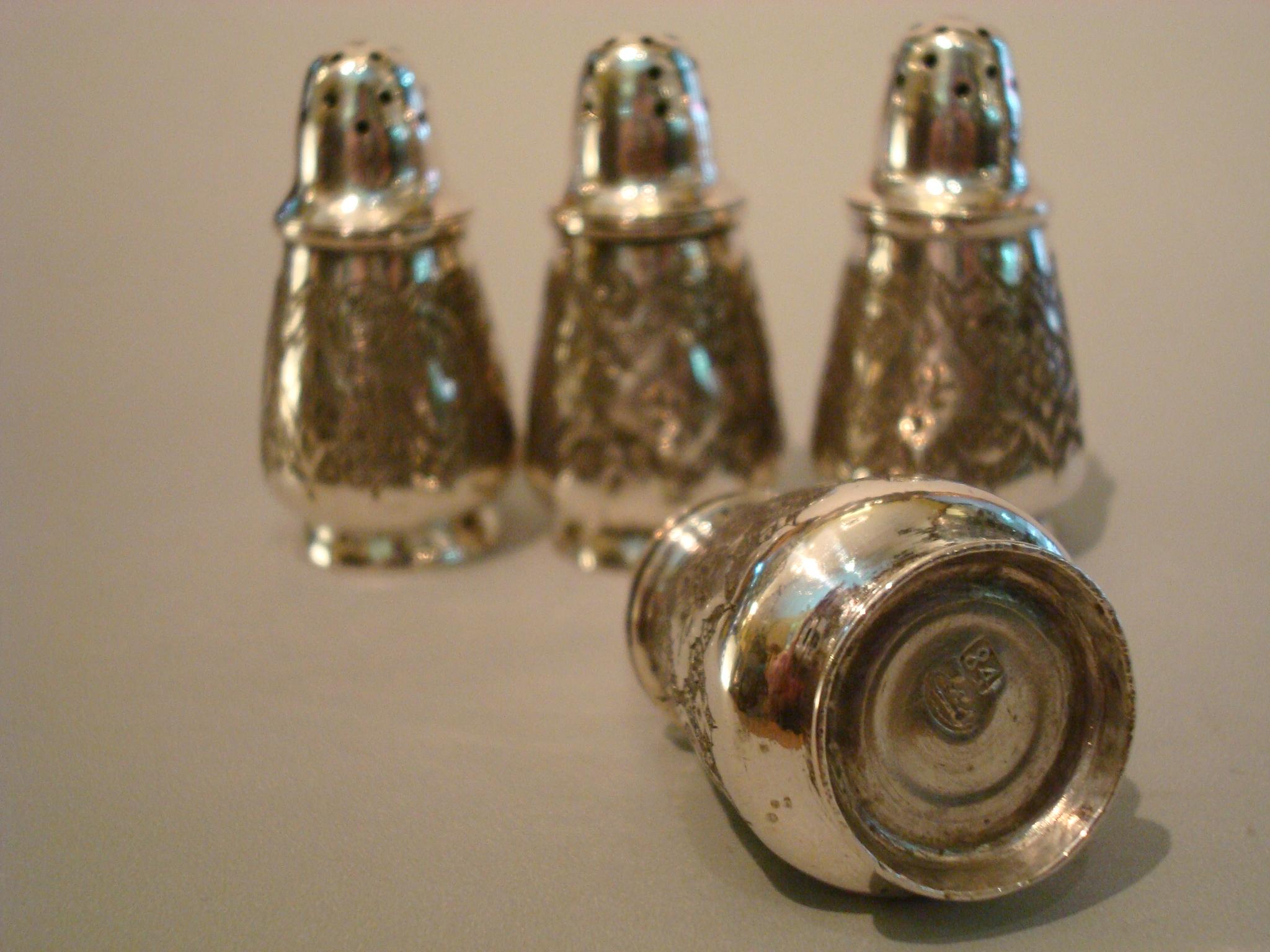 Four Engraved Russian Sterling Silver Salt and Pepper Shakers For Sale 1