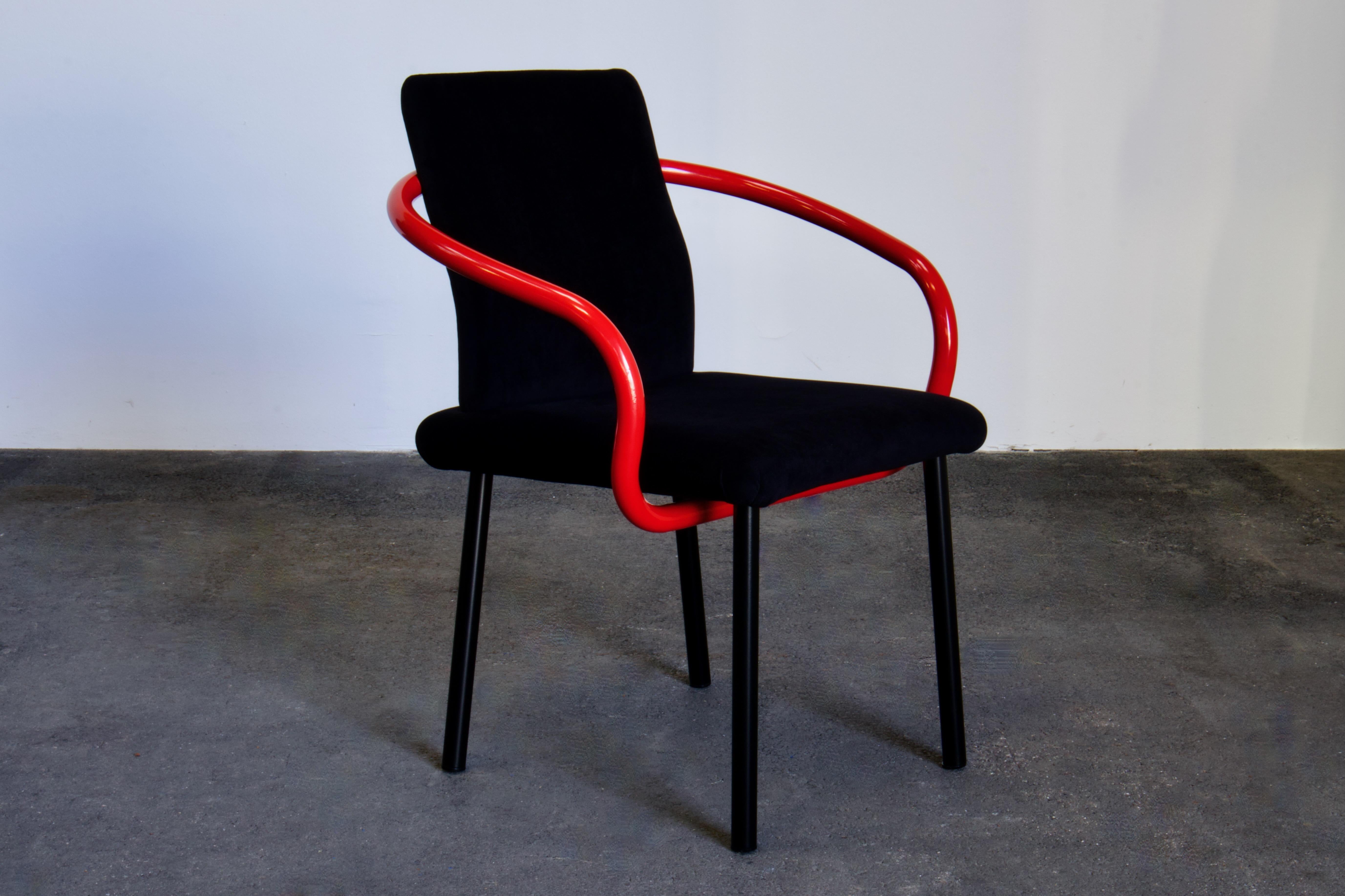 Four Ettore Sottsass Mandarin Chairs for Knoll in Red & Black, 1986 Italy In Good Condition For Sale In Grand Cayman, KY