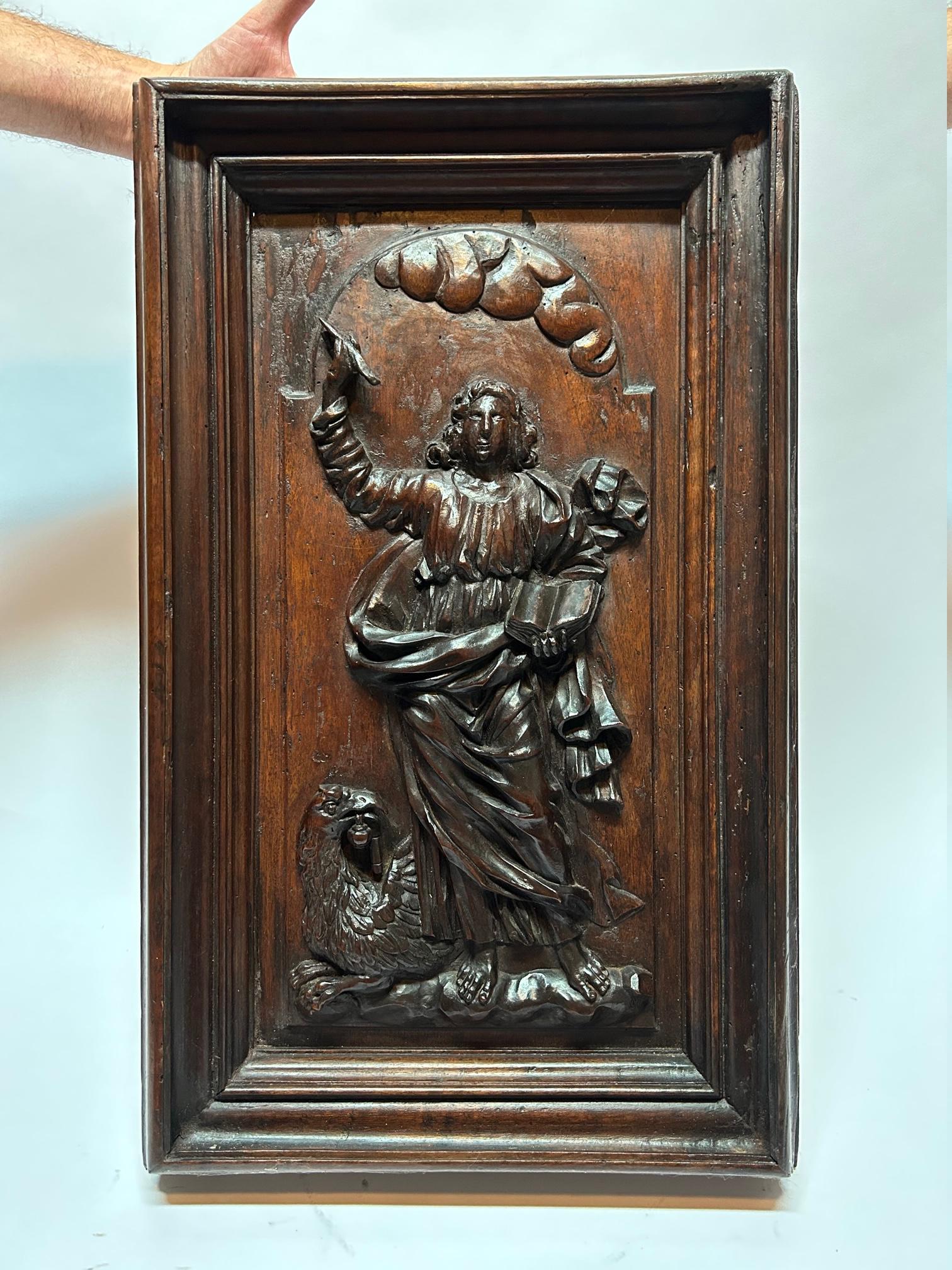 17th  Century Walnut French sculptures, depicting the Annunciation. For Sale 6