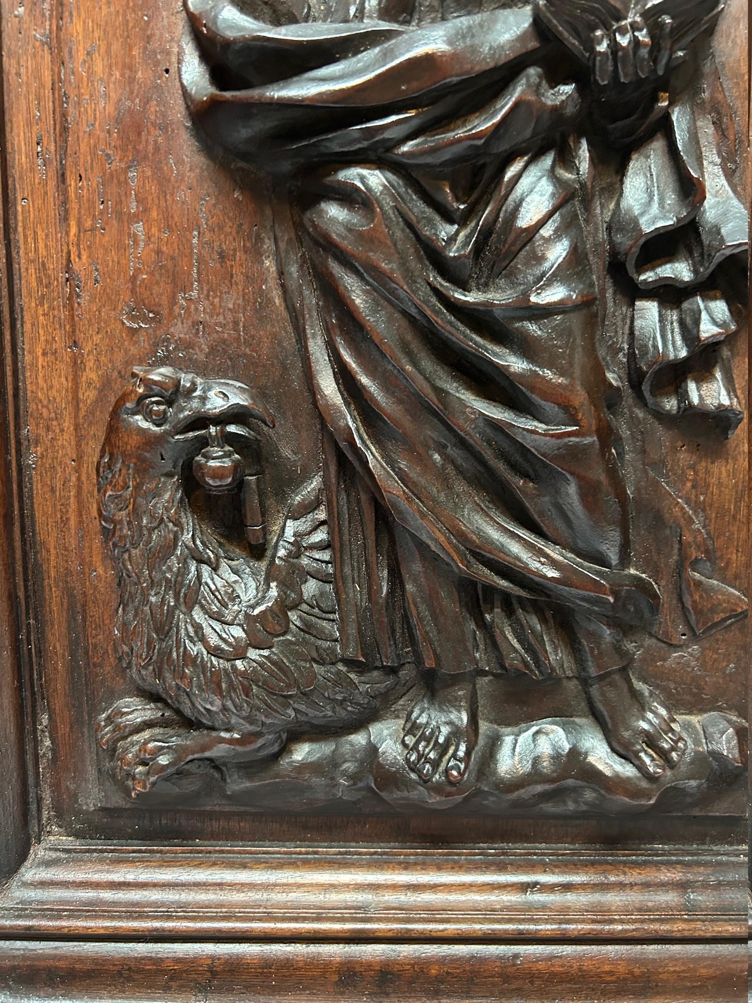 17th  Century Walnut French sculptures, depicting the Annunciation. For Sale 8