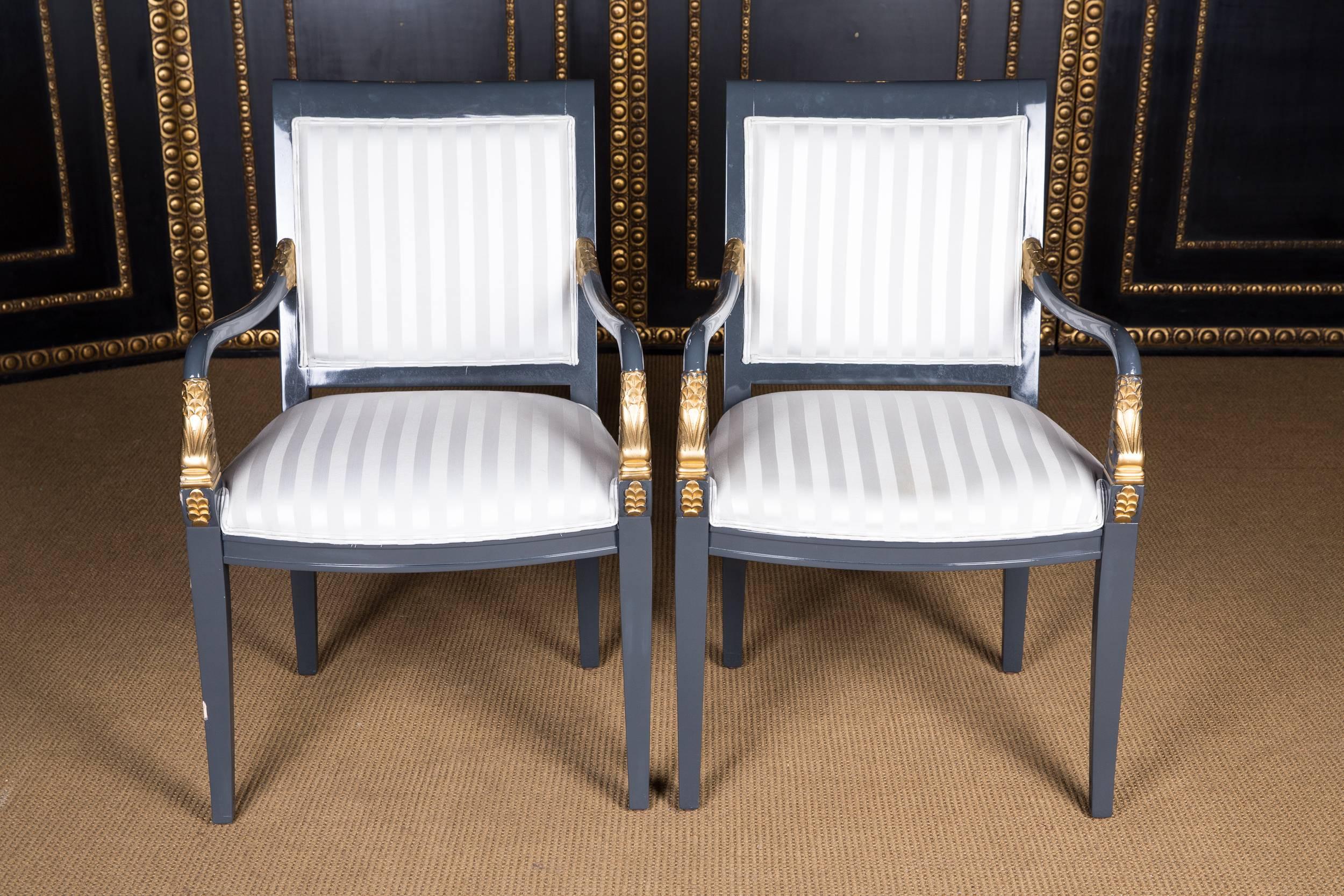 4 high quality armchairs from Italy with gold trim. Classic upholstery. High quality, striped cover.

Made in Italy.

Originates from a Berlin estate.