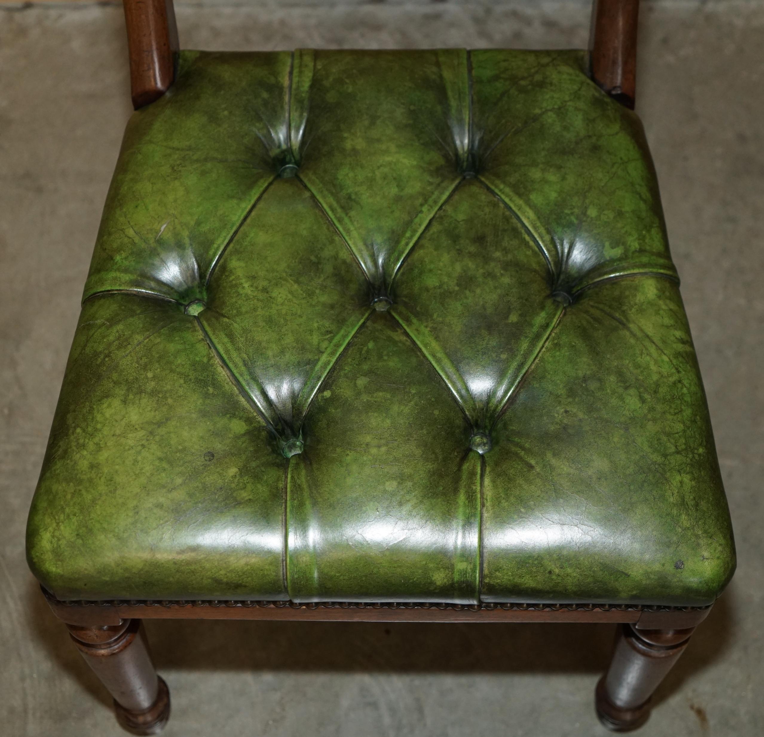 FOUR FiNE ANTIQUE VICTORIAN GREEN LEATHER HARDWOOD CHESTERFIELD DINING CHAIRS 4 For Sale 6