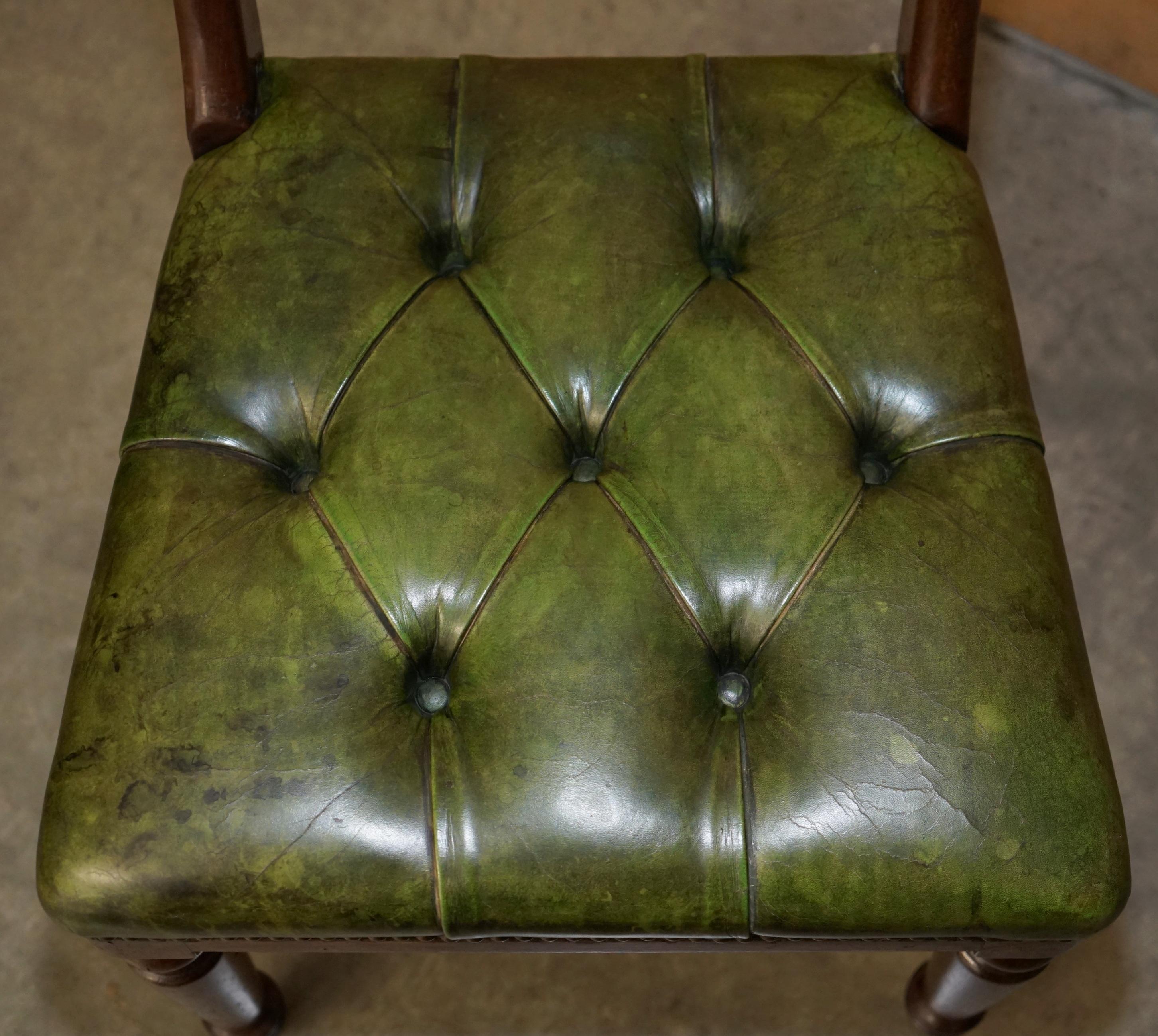FOUR FiNE ANTIQUE VICTORIAN GREEN LEATHER HARDWOOD CHESTERFIELD DINING CHAIRS 4 For Sale 9
