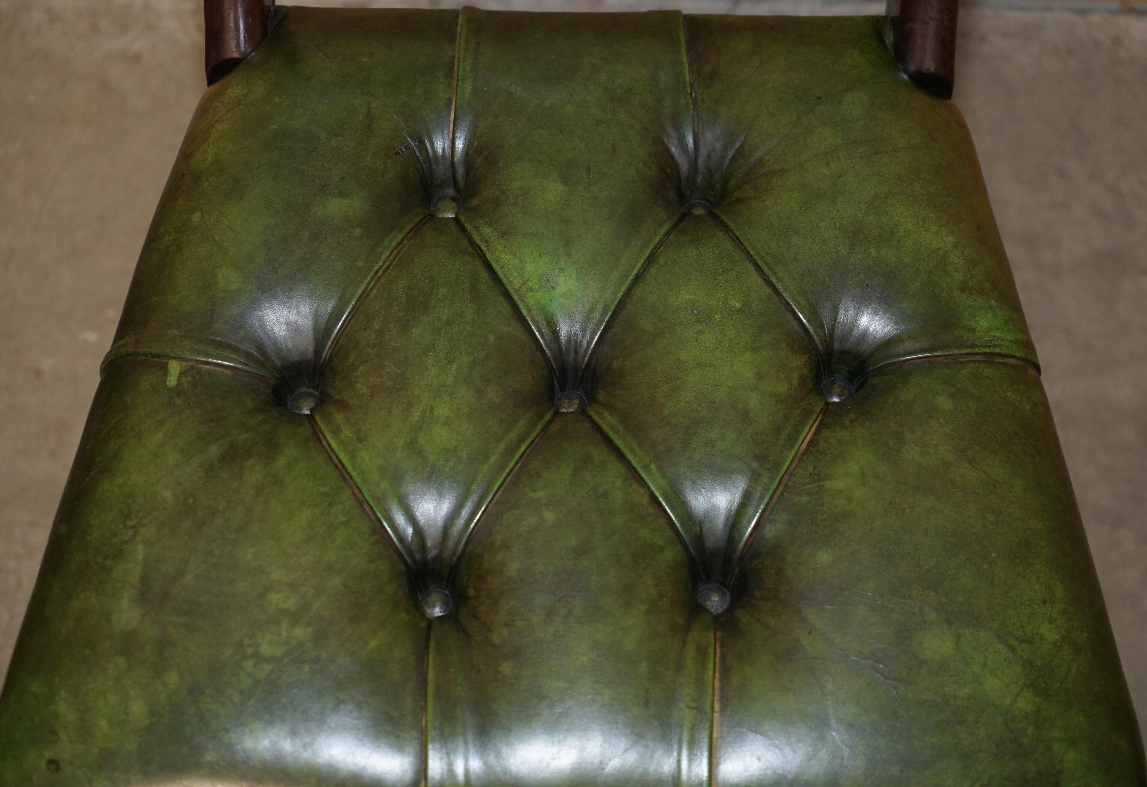 Hand-Crafted FOUR FiNE ANTIQUE VICTORIAN GREEN LEATHER HARDWOOD CHESTERFIELD DINING CHAIRS 4 For Sale